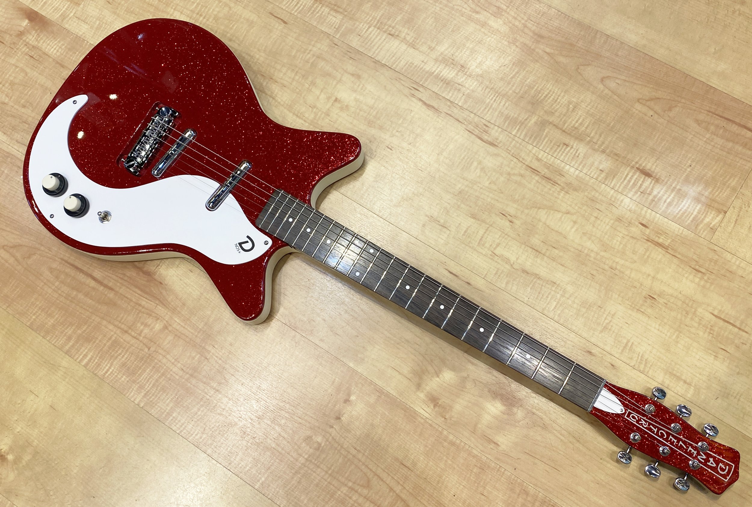 Danelectro_59_NOS_Plus_Model_Red_Sparkle_8