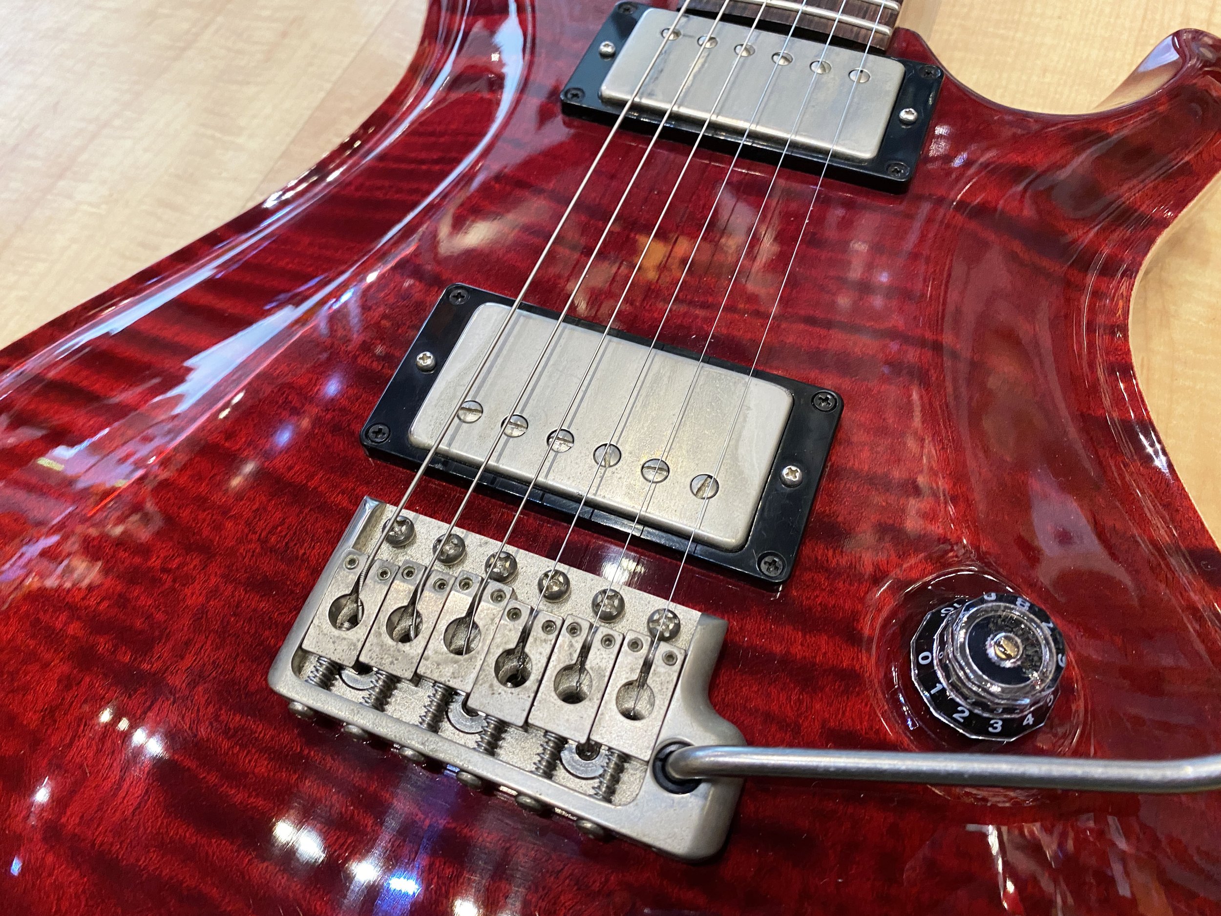 Used_2005_PRS_20th_Anniversary_Custom_22_Flame_10_Top_Transparent_Scarlet_Red_6