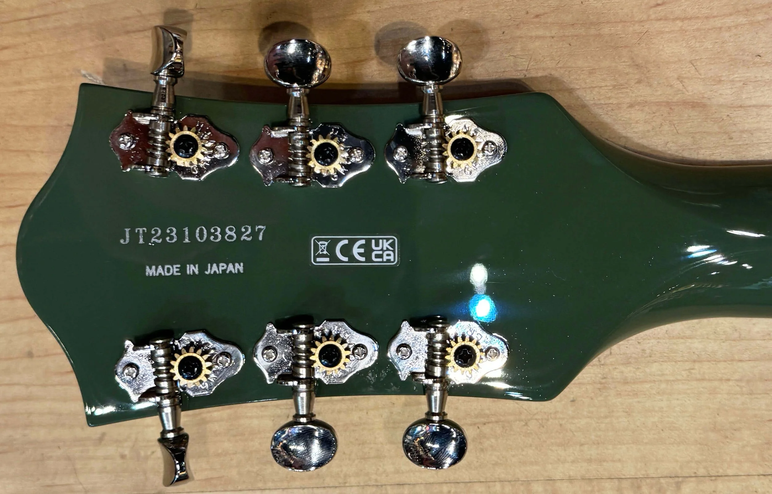 Tuners of the Gretsch G6118T-60 Vintage Select Edition '60 Anniversary Hollow Body with Bigsby in 2-Tone Smoke Green