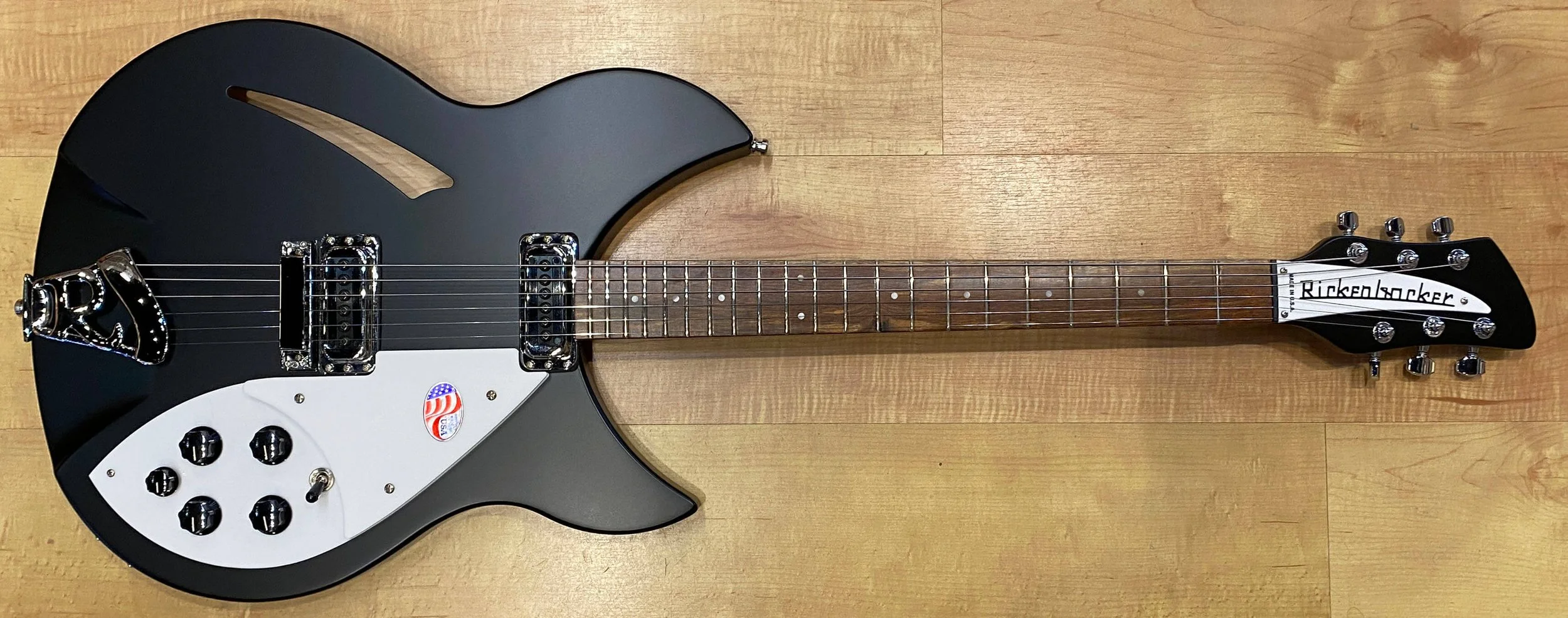 Front of the Rickenbacker 330 6-String 21-Fret Version Electric Guitar Matte Black