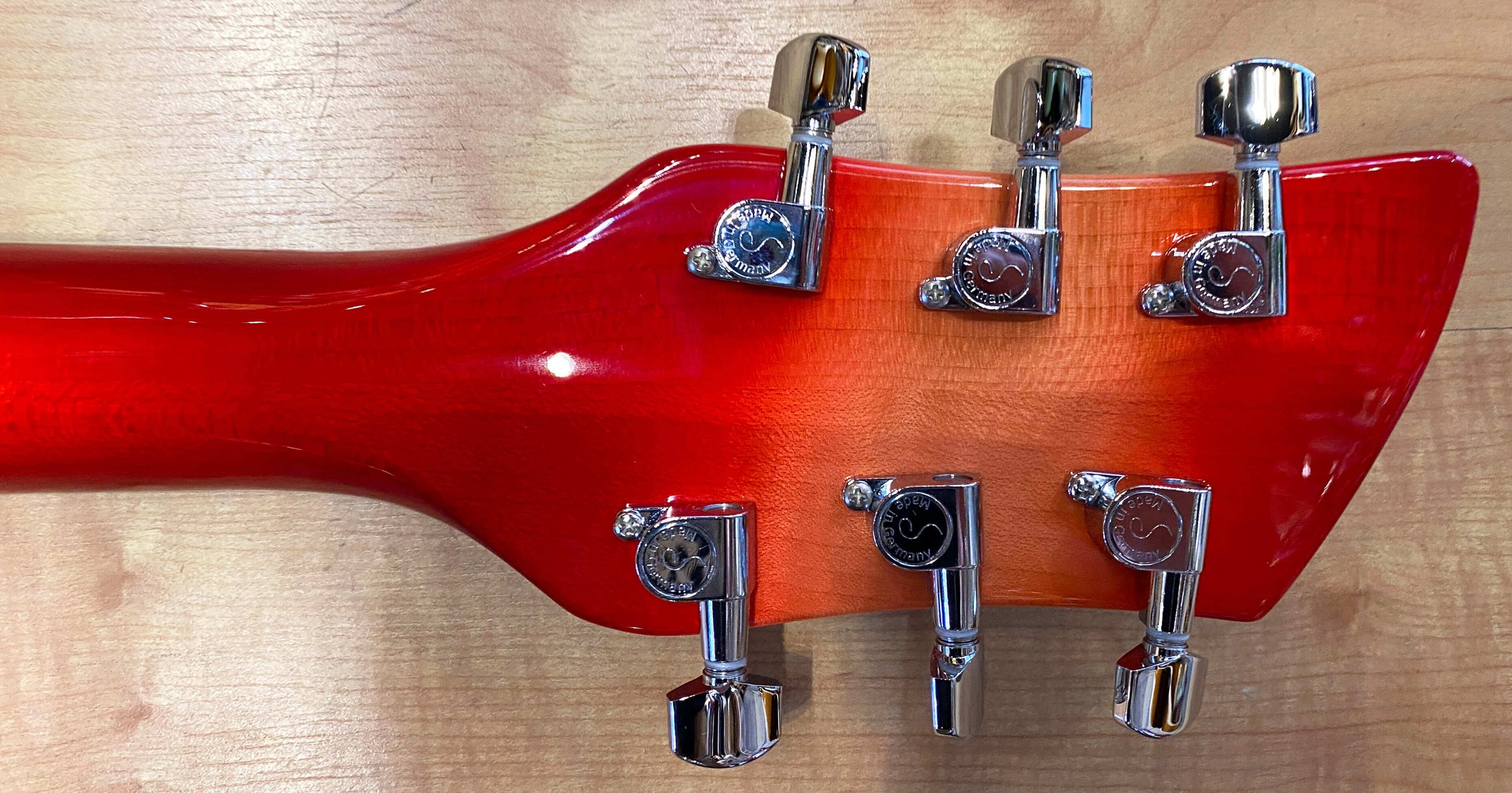 Tuners of the Rickenbacker 620 6-String Solid Body Electric Guitar In Fireglo Sunburst
