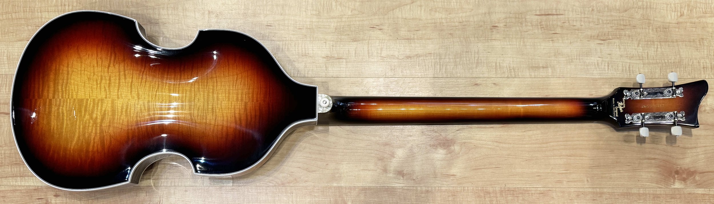 Back of the Hofner Custom Shop 500/1 '62 Model Violin Bass In 3-Color Sunburst