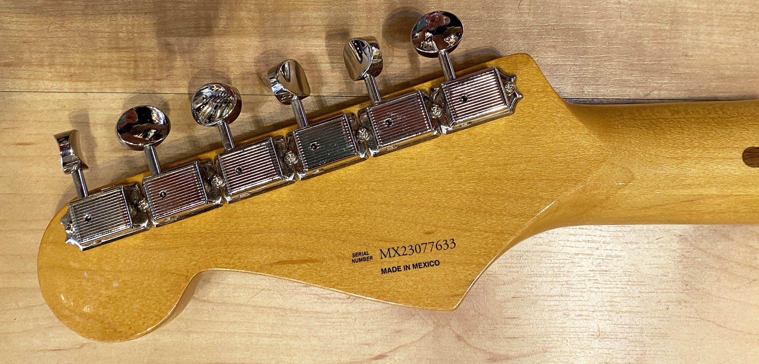 Tuners of the Fender Vintera II '50s Stratocaster Electric Guitar In 2-Color Sunburst