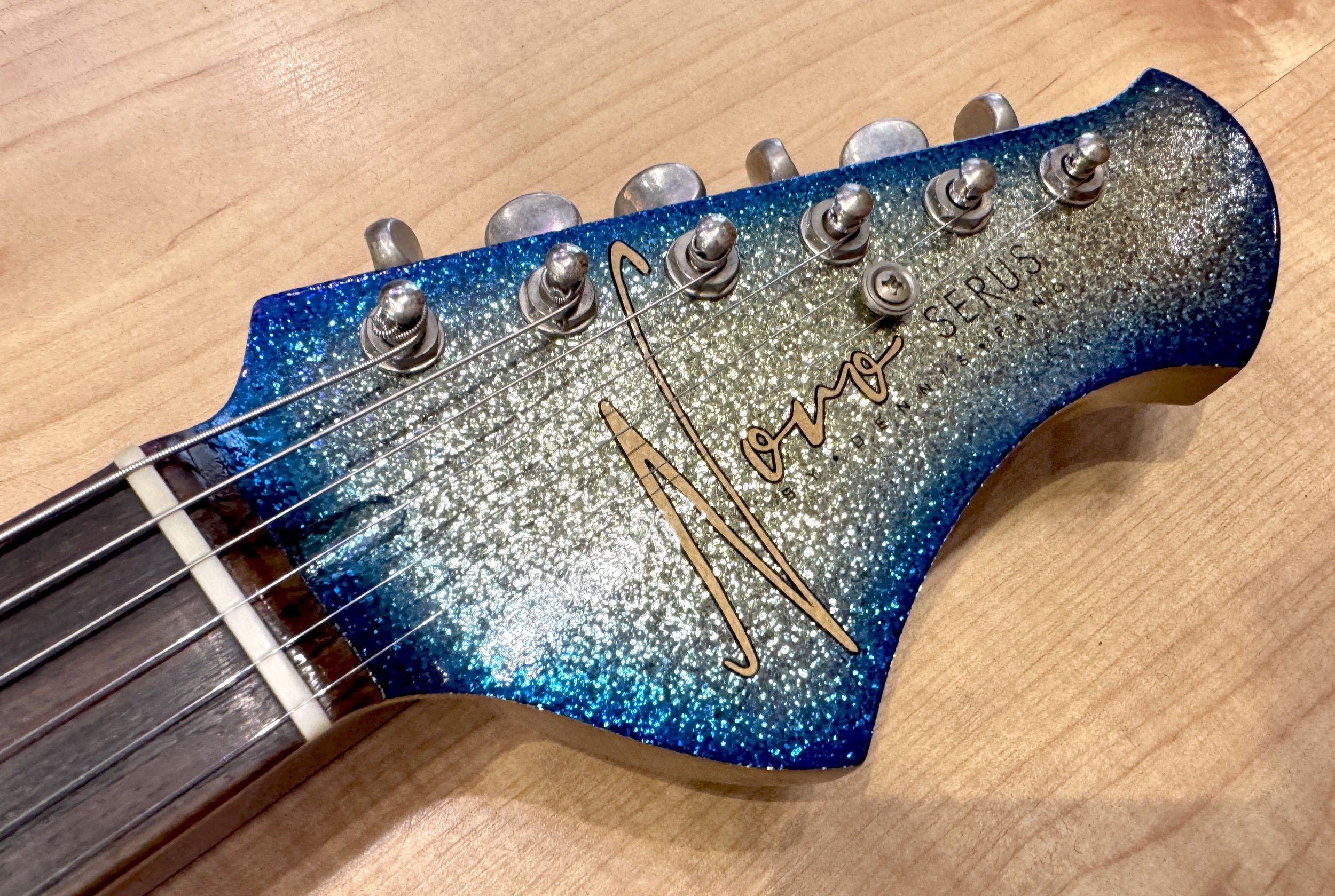 Novo_Custom_Series_Sirus_J_Surfburst_Sparkle_Electric_Guitar_New_In_Stock_With_Case_7709.jpg