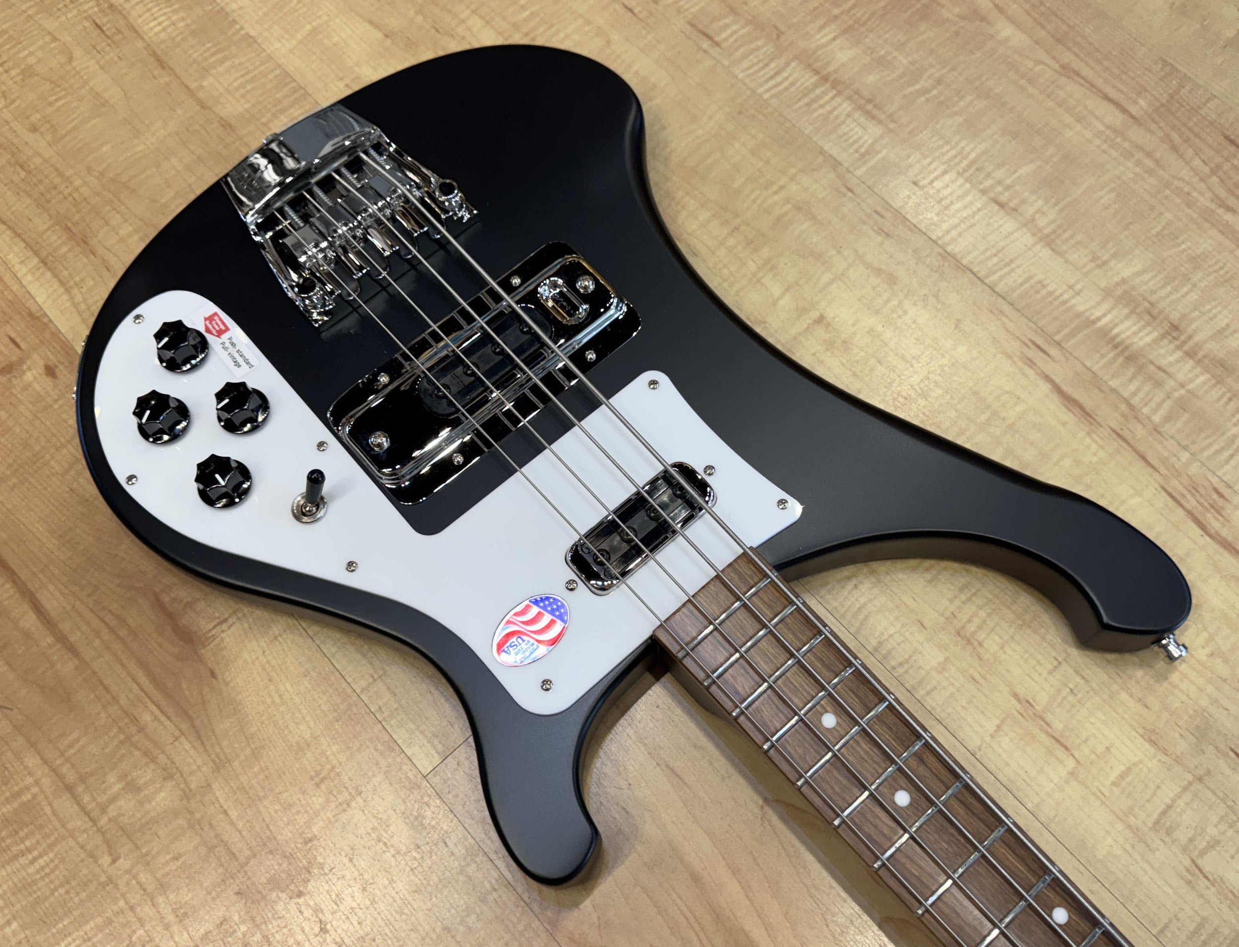 Pickguard of the Rickenbacker 4003S Bass Matte Black