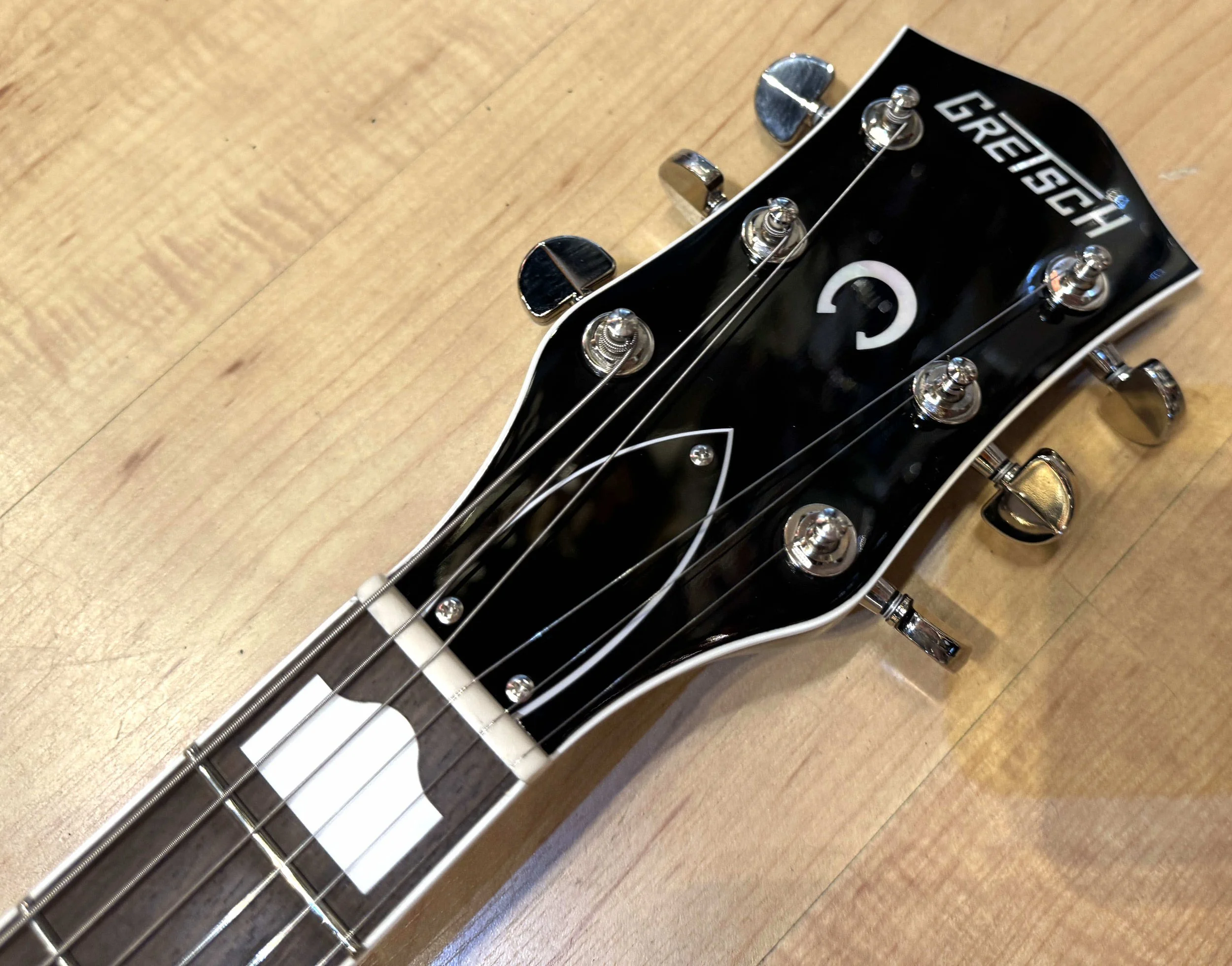 Gretsch_G6129T-89_Vintage_Select_89_Sparkle_Jet_with_Bigsby_Rosewood_Fingerboard_Gold_Sparkle_Electric_Guitar_6996.jpg