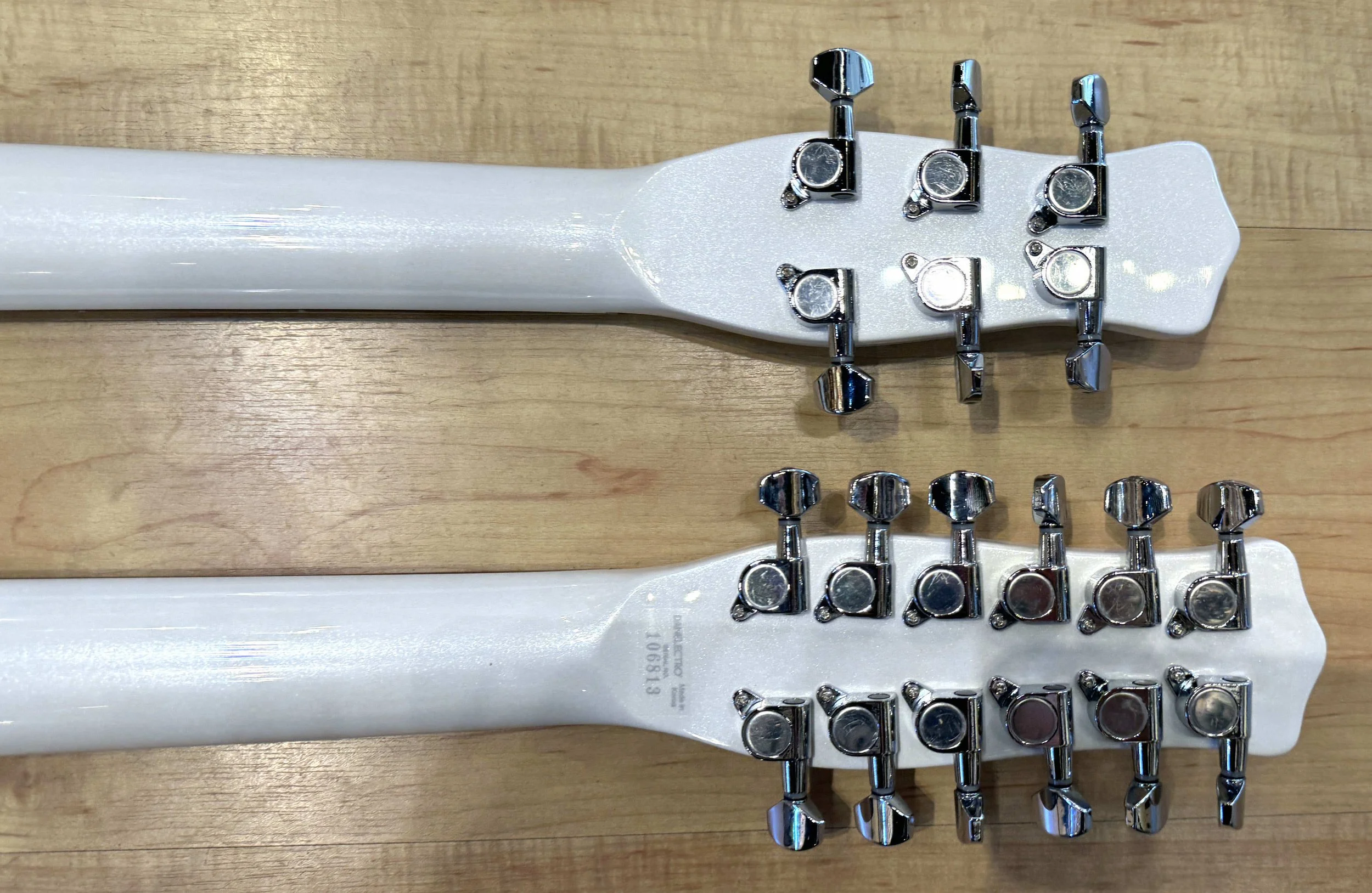 Tuners of the Danelectro Doubleneck 6/12 Electric Guitar In White Pearl
