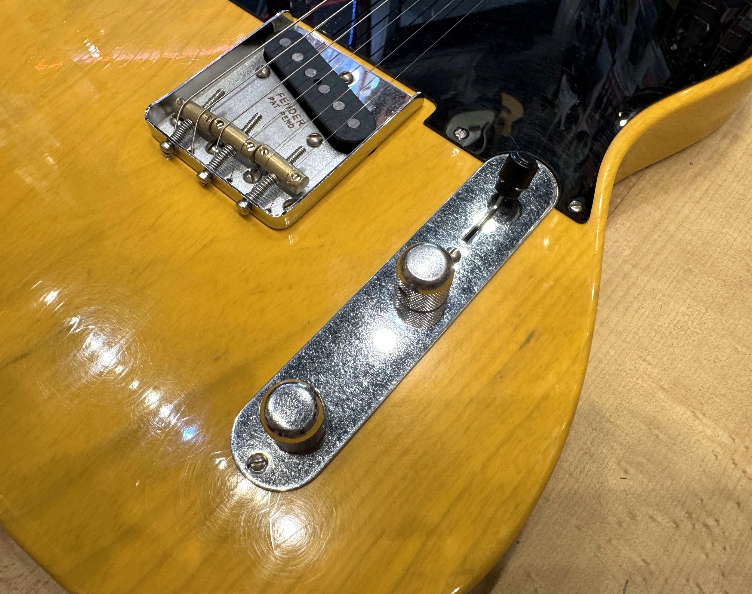 Fender_Limited_Edition_75th_Anniversary_Vintera_Road_Worn_1951_Telecaster_Blackguard_New_With_Case_In_Stock_8482.jpg