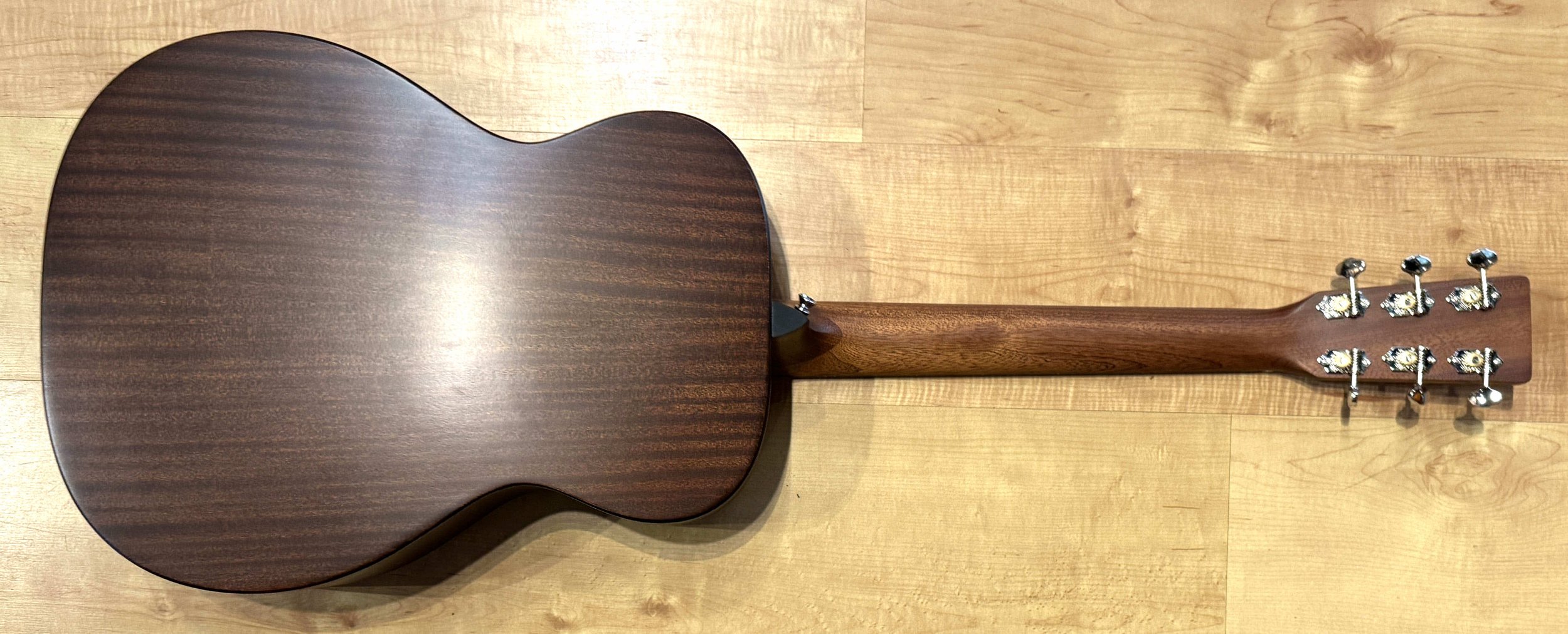 Back of the Martin 000 Jr E Jeff Tweedy 000 Junior Acoustic Electric