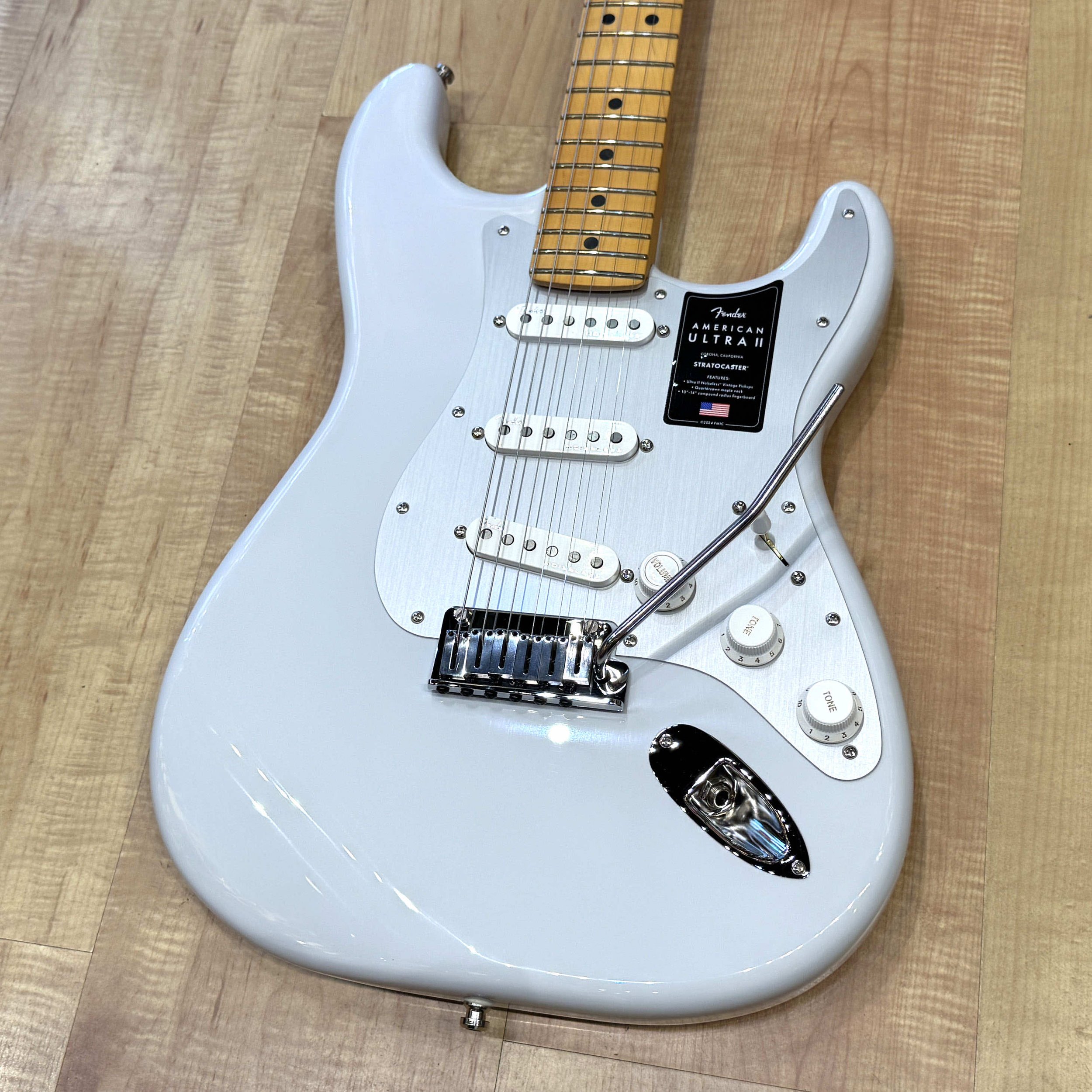 Fender American Ultra II Stratocaster Electric Guitar In Avalanche White