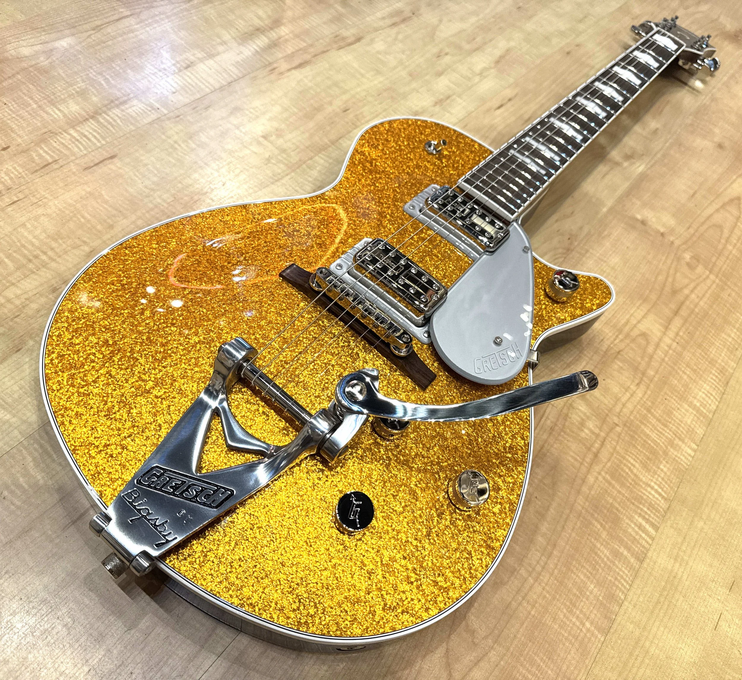 Gretsch_G6129T-89_Vintage_Select_89_Sparkle_Jet_with_Bigsby_Rosewood_Fingerboard_Gold_Sparkle_Electric_Guitar_7022.jpg