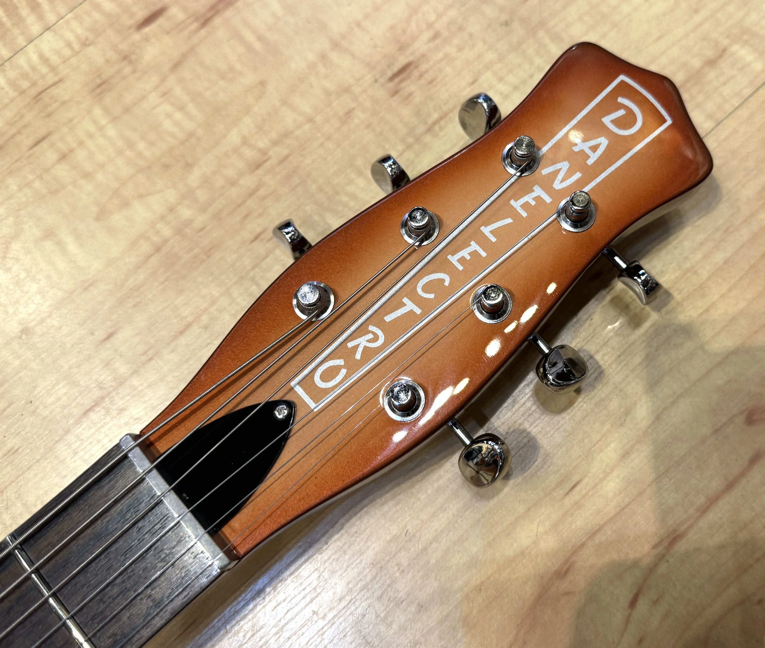 Headstock of the Danelectro Longhorn Guitar in Copper Burst