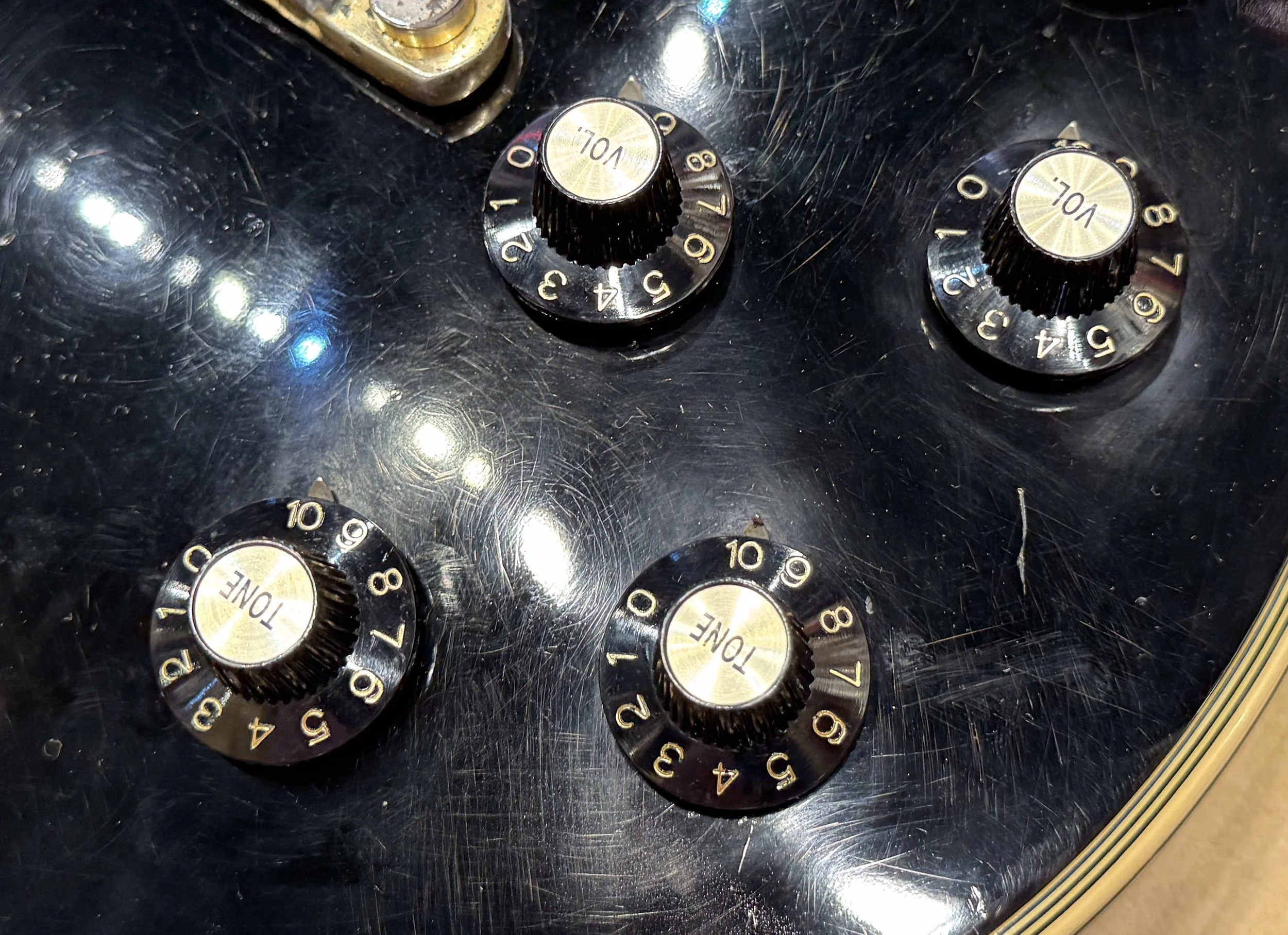 Controls of the Vintage 1971 Gibson Les Paul Custom Black Beauty ‘Fretless Wonder’