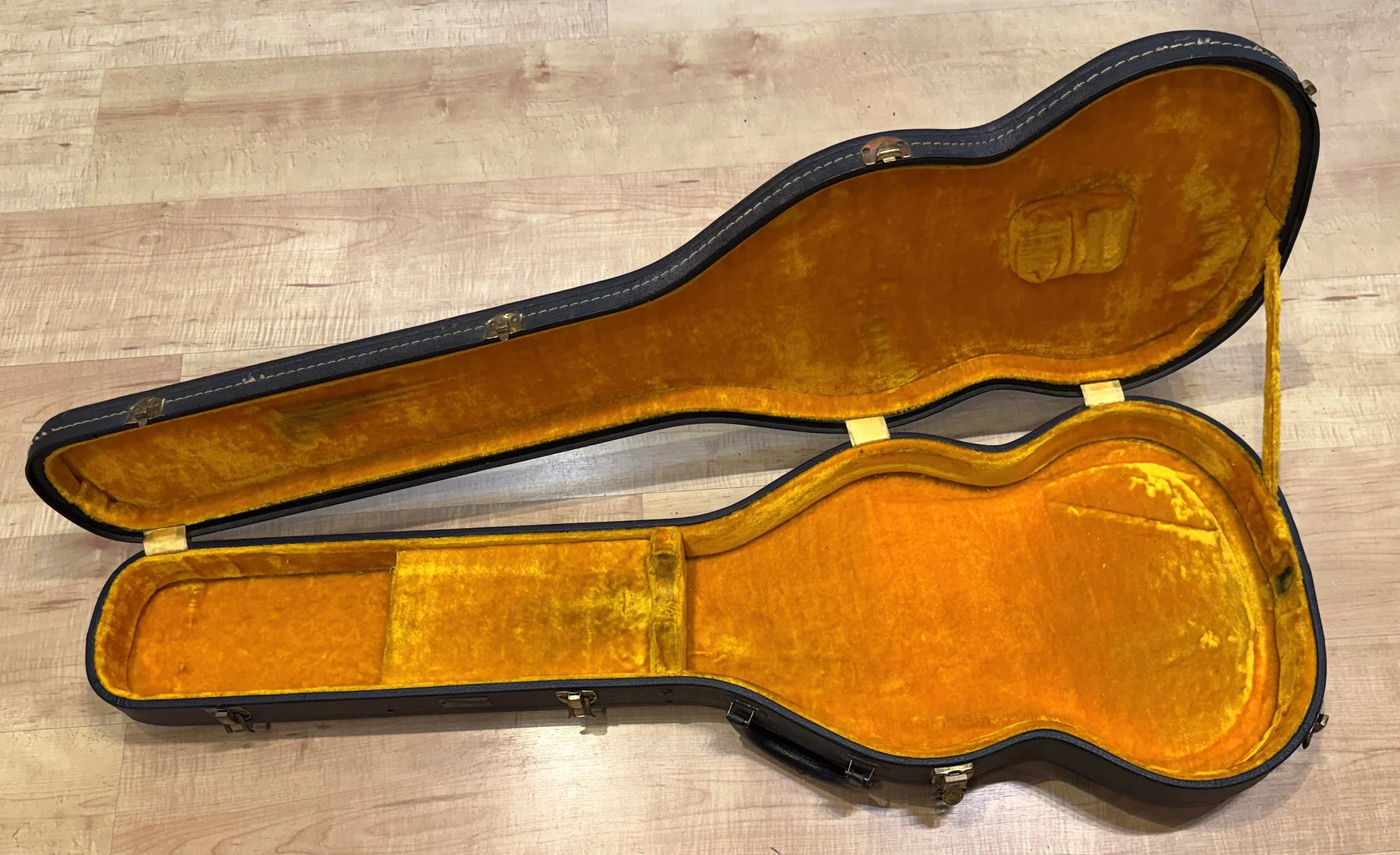 Case of the Gibson Les Paul/SG Standard Model Solid Body Electric Guitar