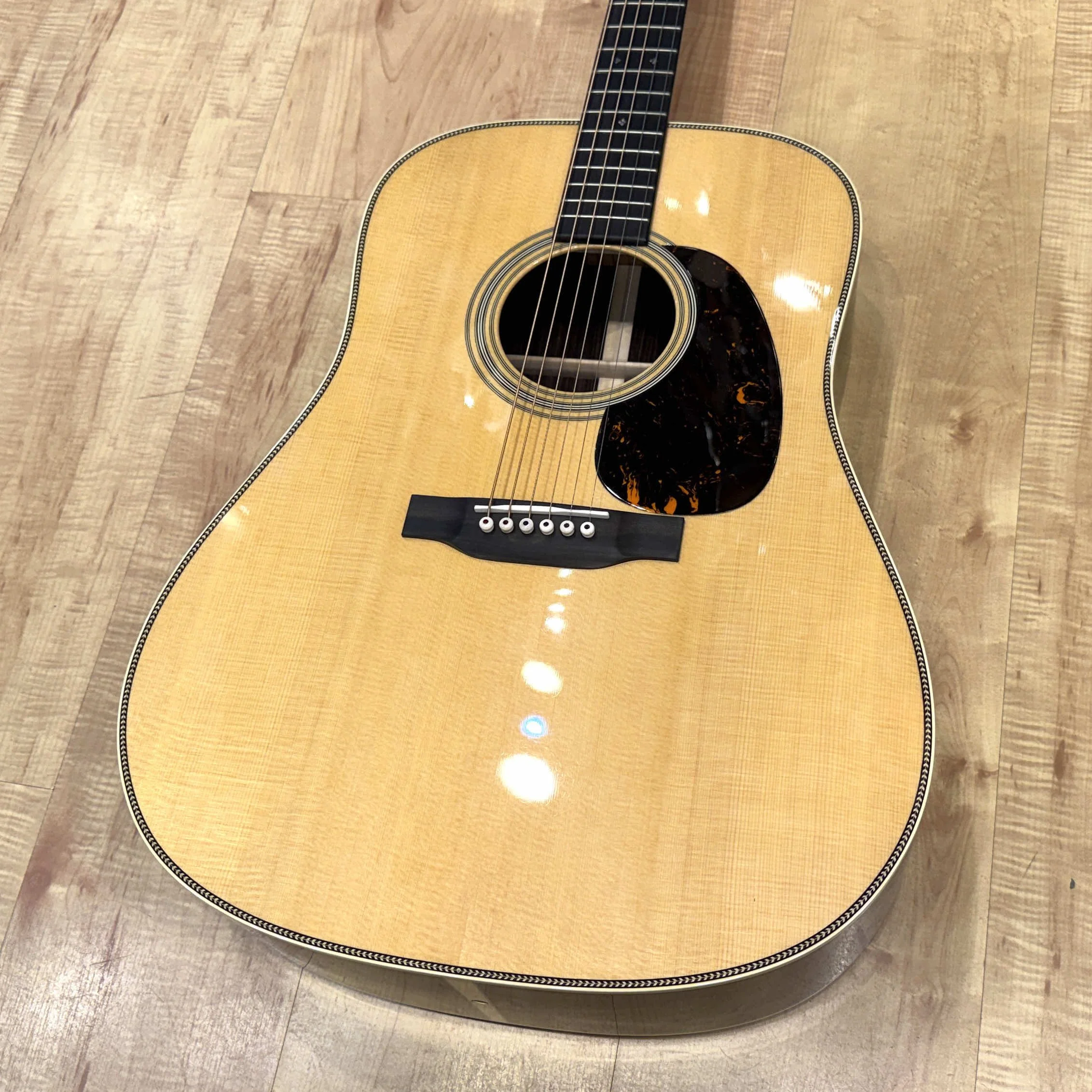 Martin Standard Series Super HD-28 Large-Body Dreadnought Acoustic Guitar