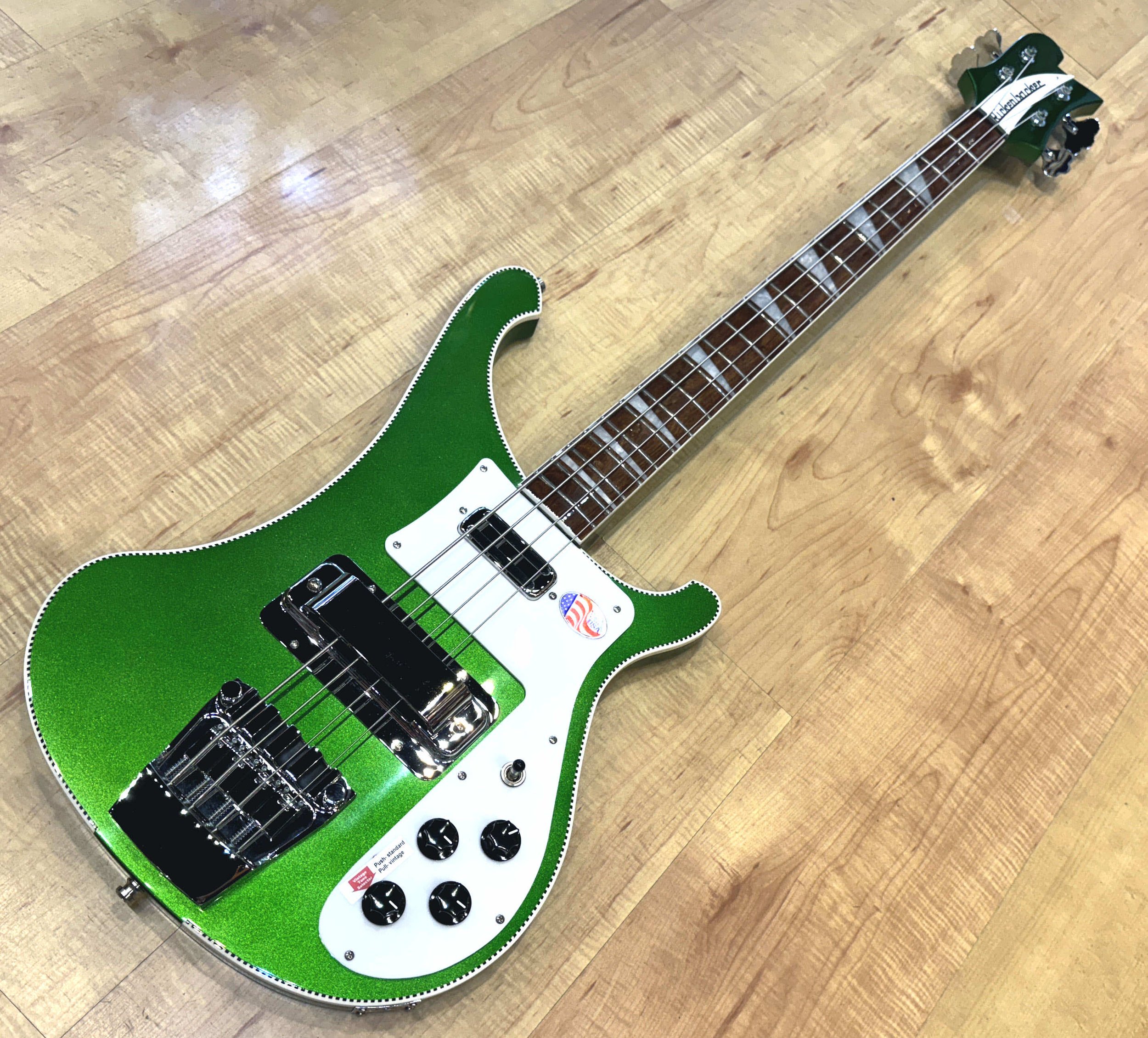 Rickenbacker_4003_CBVP_CAG_2025_Run_Three_Candy_apple_Green_Bass_3966.jpg