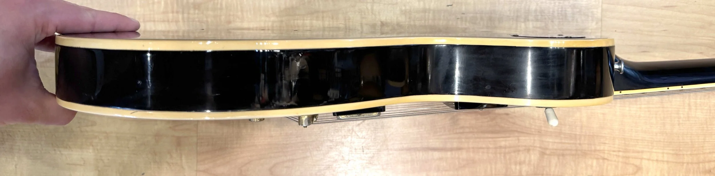 Right side of the Vintage 1971 Gibson Les Paul Custom Black Beauty ‘Fretless Wonder’