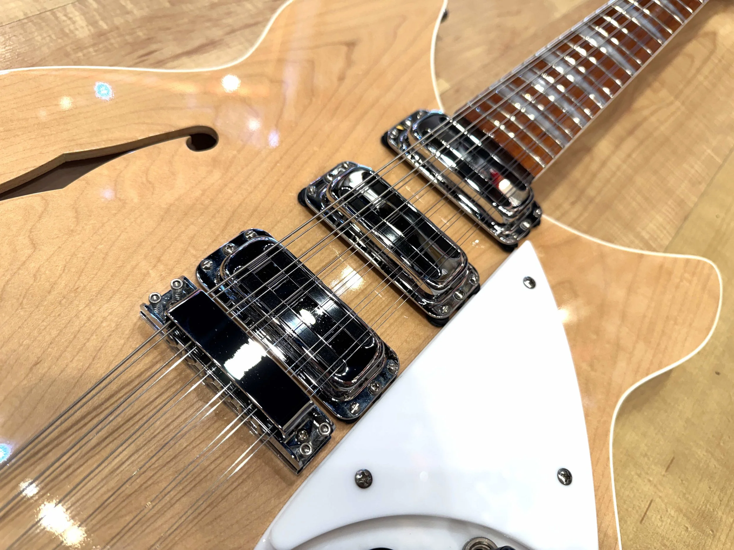 Pickups of the Rickenbacker 1993Plus 12-String Electric Guitar MapleGlo Natural Used 2019