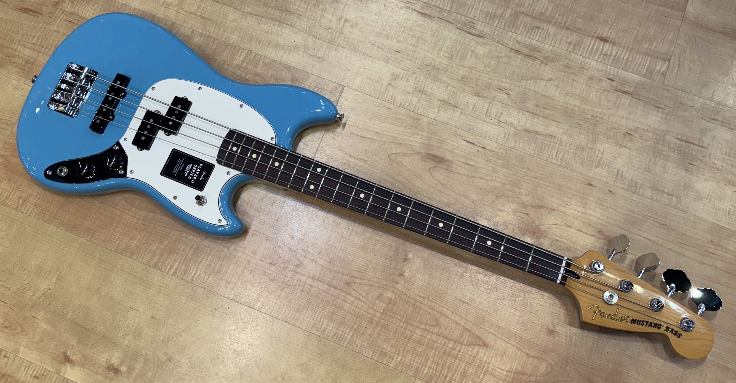 Neck of the Fender Player II Mustang Bass PJ In Aquatone Blue