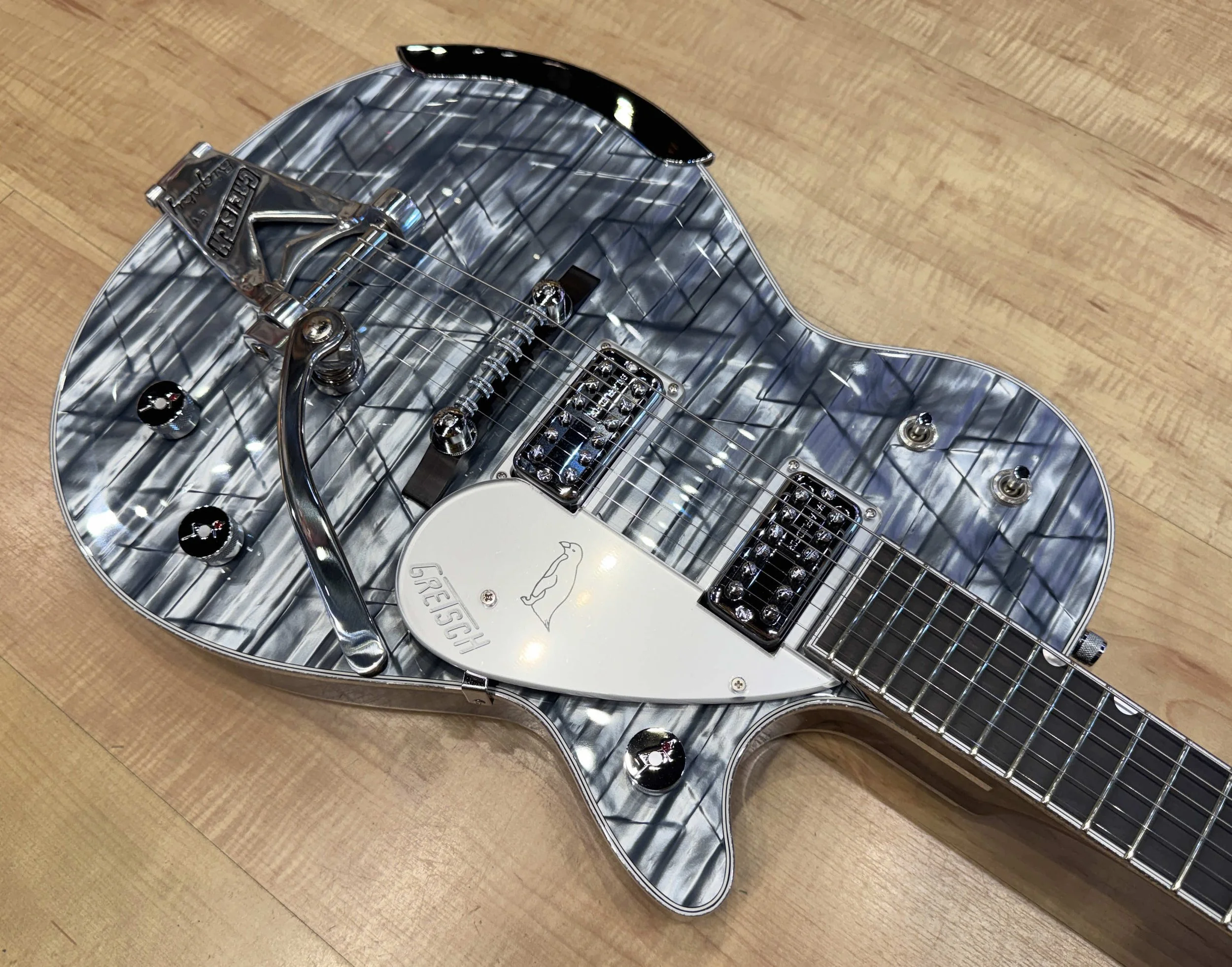 Pickguard of the The Gretsch G6134T-58 Limited Edition Penguin with String-Thru Bigsby Electric Guitar In Light Blue Pearl