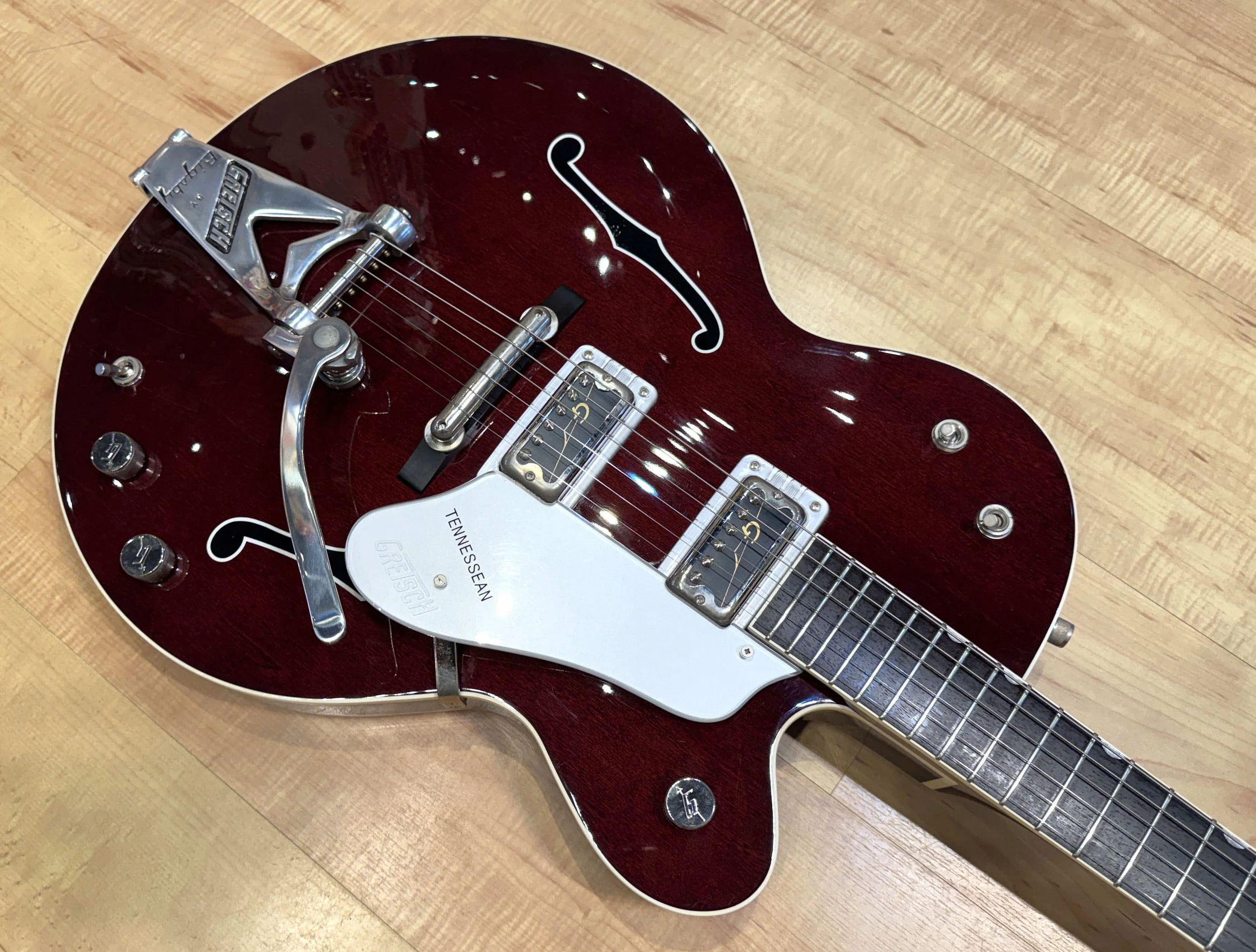 Close view of the Gretsch 6119-62HT Tennessean Semi-Hollow Electric Guitar- Used 2001