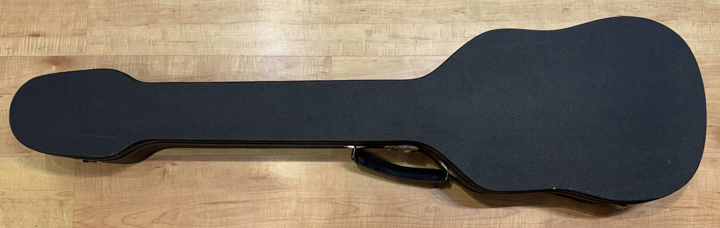 Case of the Hofner 500/1 Vintage '63 Beatle Bass - Used 2005