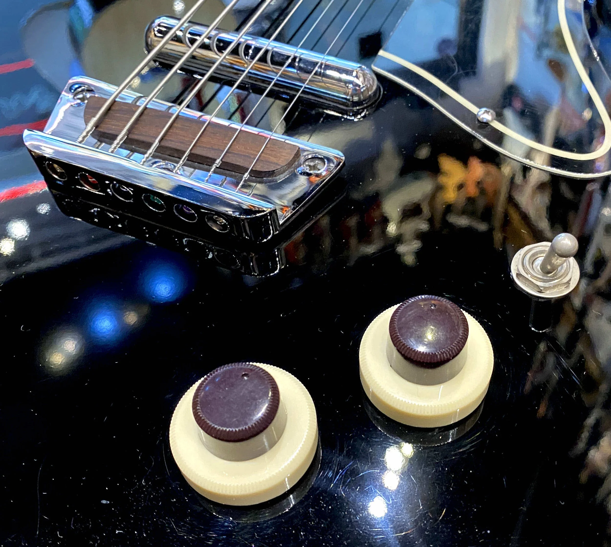 Tone controls of the Danelectro '56 U-2 Baritone Guitar (Black) - Used 2002