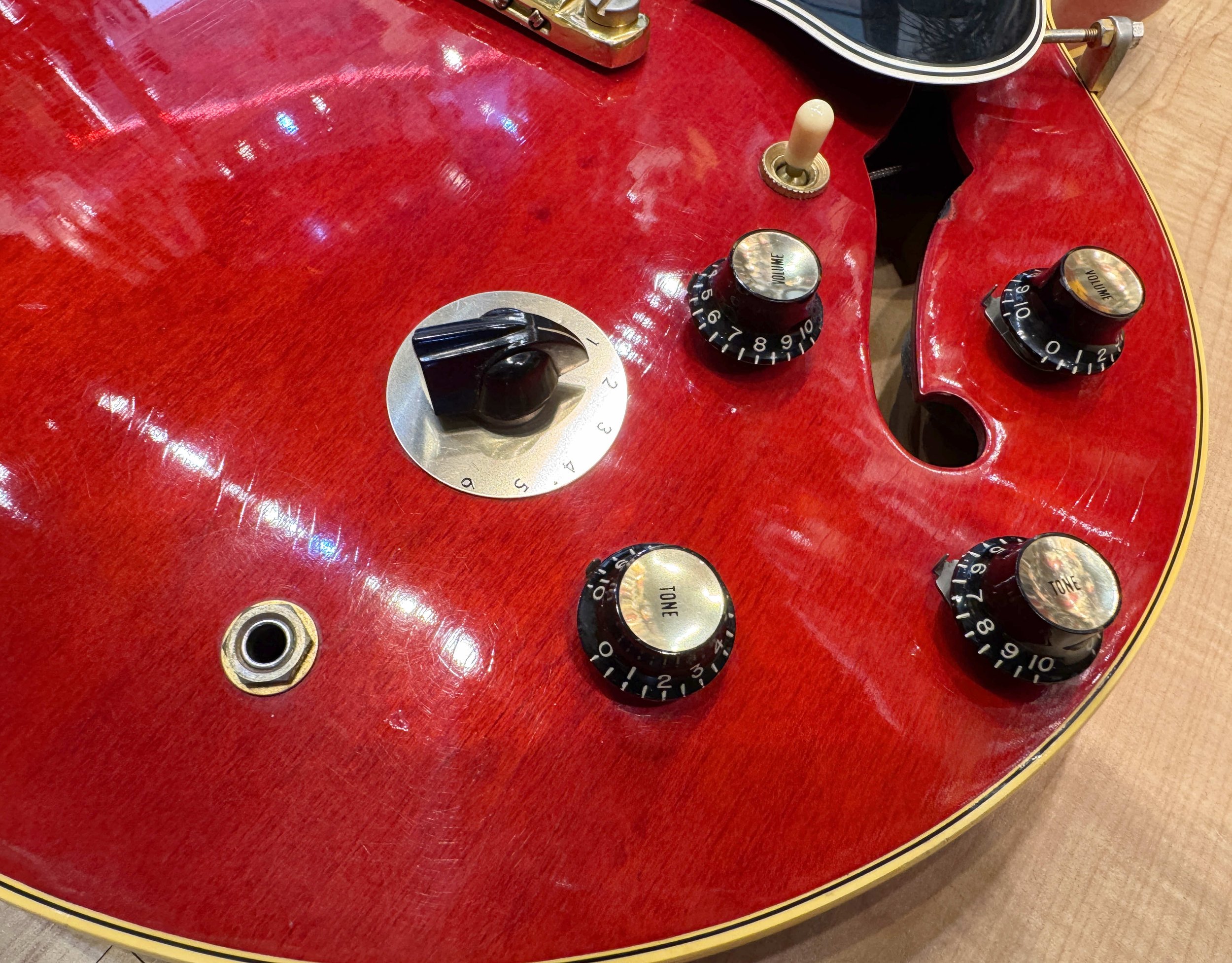 Controls of the Gibson ES-345TD Thinline Semi-Hollow Electric Archtop Guitar - Vintage 1960