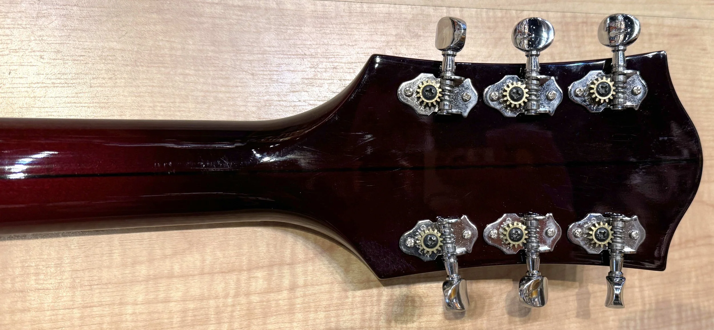 Tuners of the Gretsch 6119-62HT Tennessean Semi-Hollow Electric Guitar- Used 2001