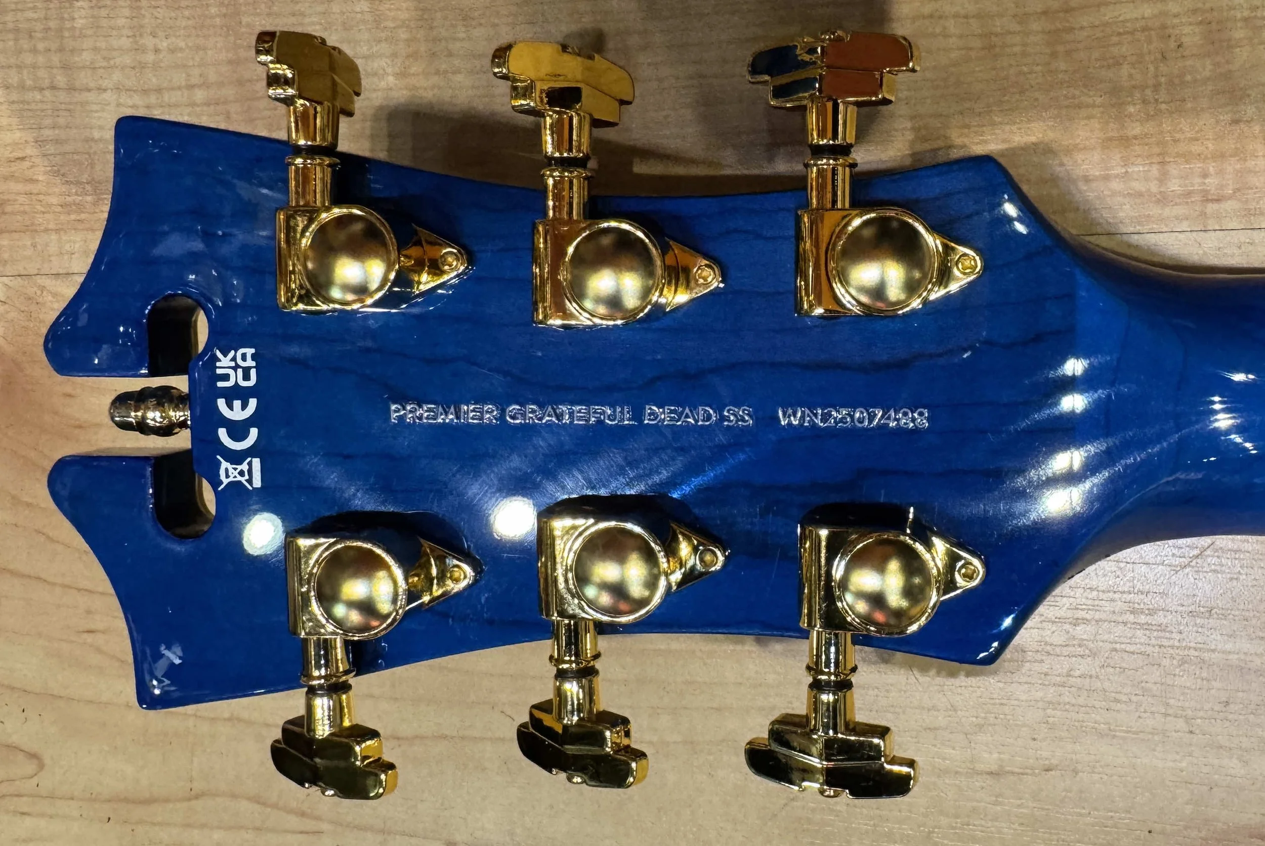 Tuners of the D'angelico Premier Grateful Dead SS Single-Cut Electric Guitar