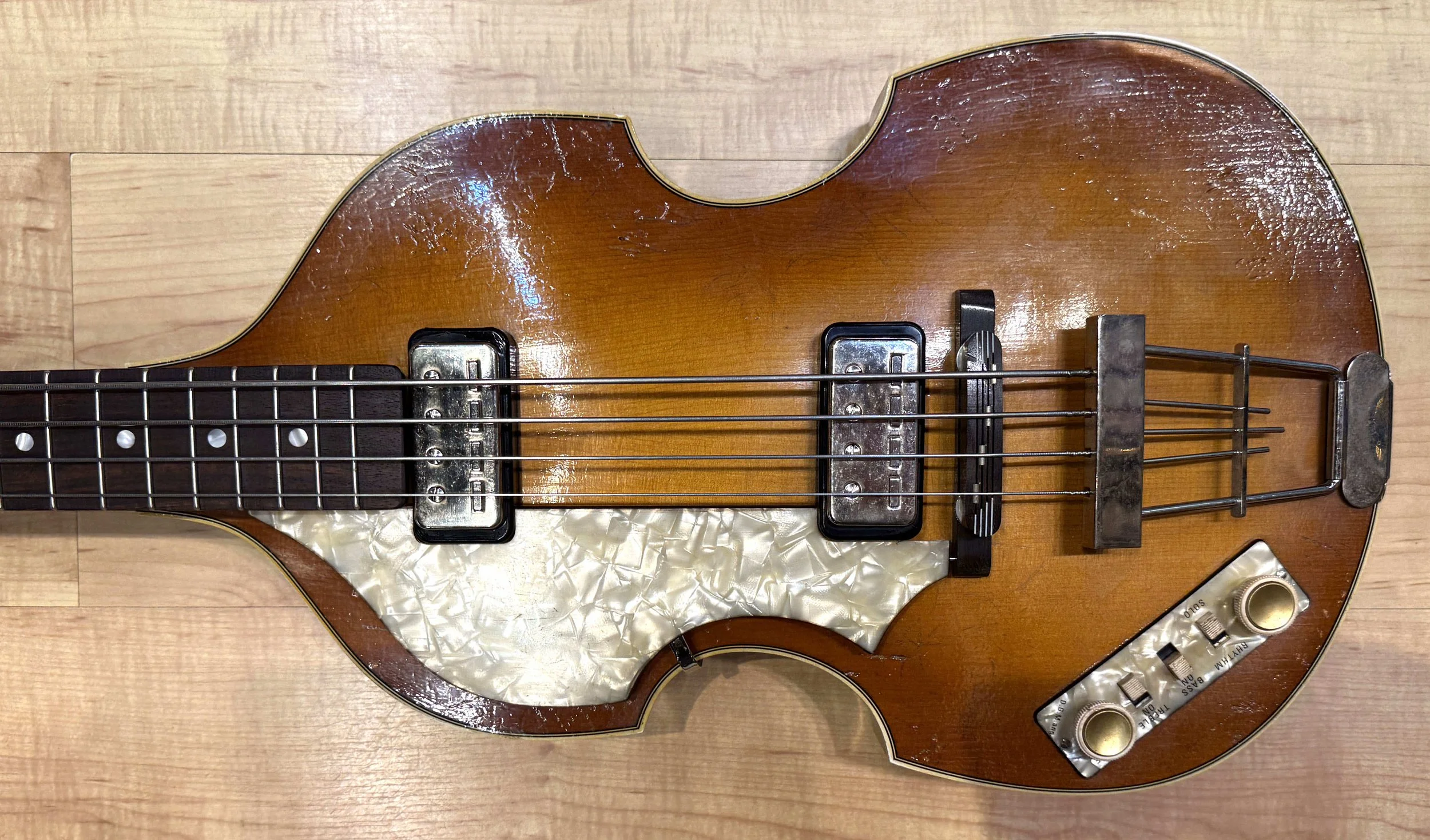 Hofner_500_1_left_Handed_beatle_Bass_relic_4385.jpg
