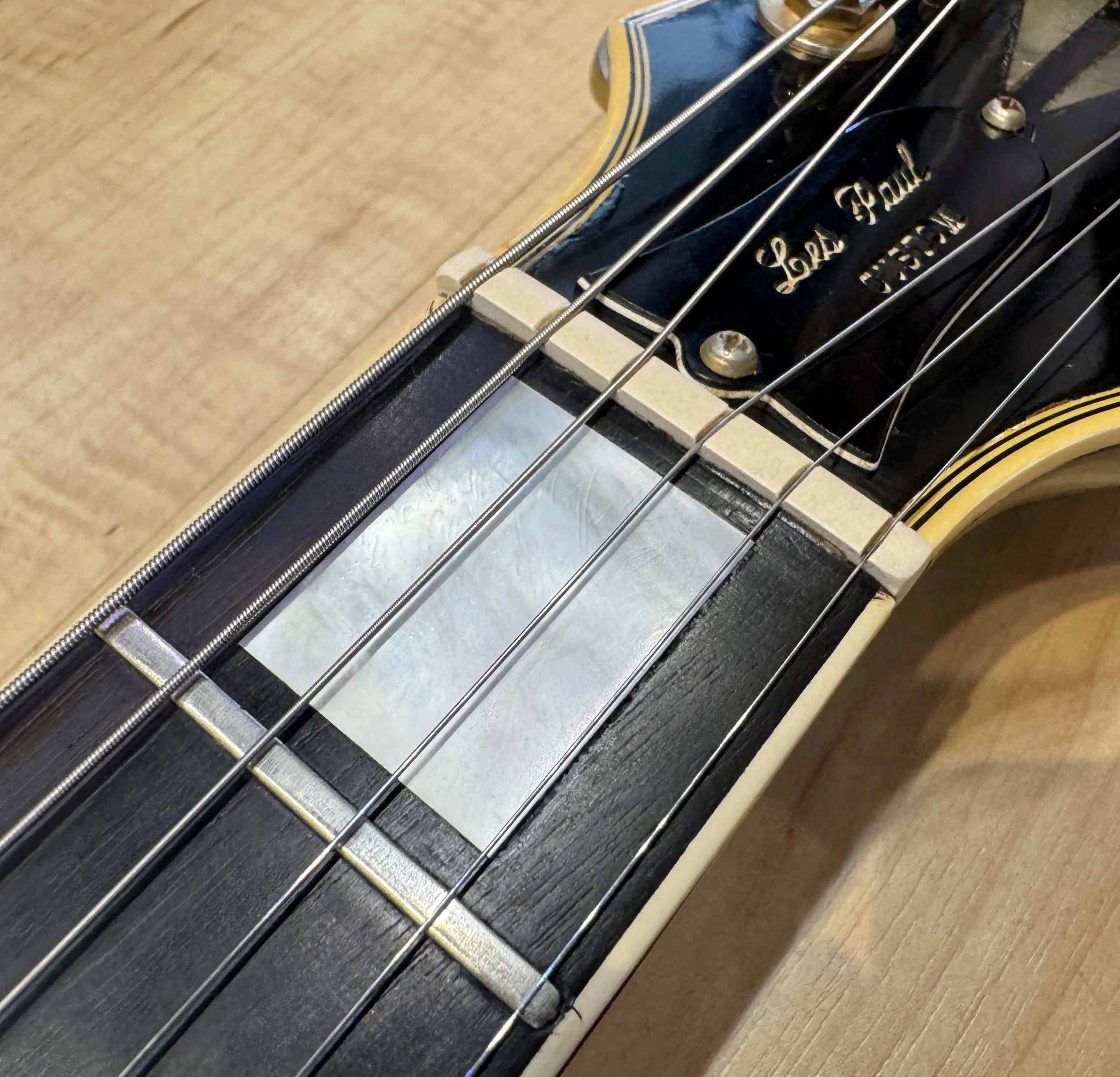 Nut of the Vintage 1971 Gibson Les Paul Custom Black Beauty ‘Fretless Wonder’