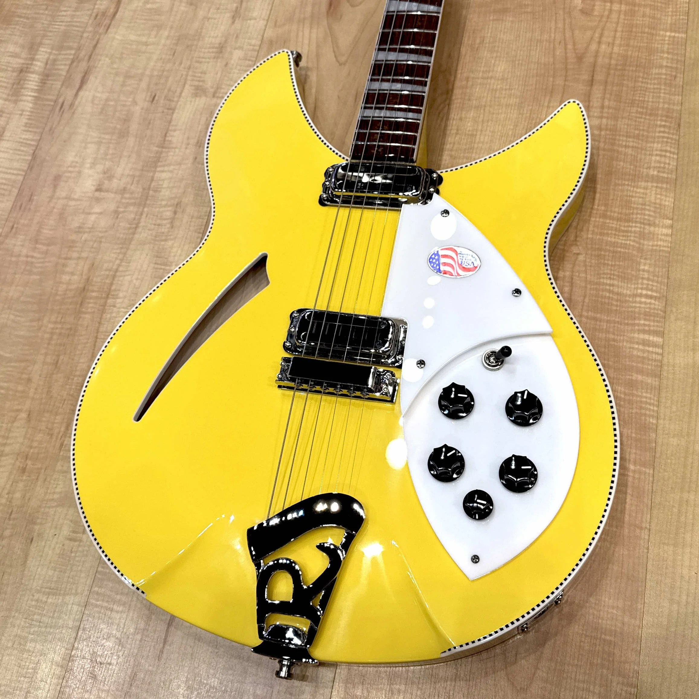 2026 Rickenbacker Fab Gear Limited Edition 60’s Style 360 Model Electric Guitar (YellowGlo)