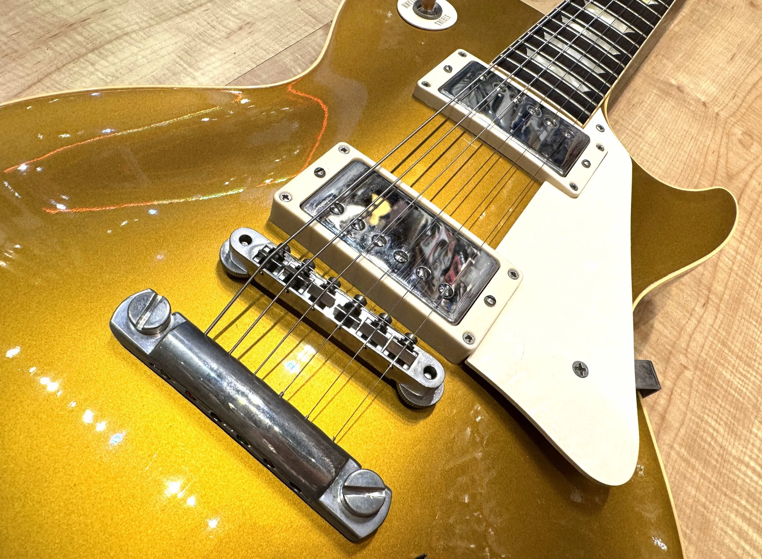 Bridge of the Front of the Used 2004 Gibson Custom Shop Historic Les Paul ‘57 Goldtop