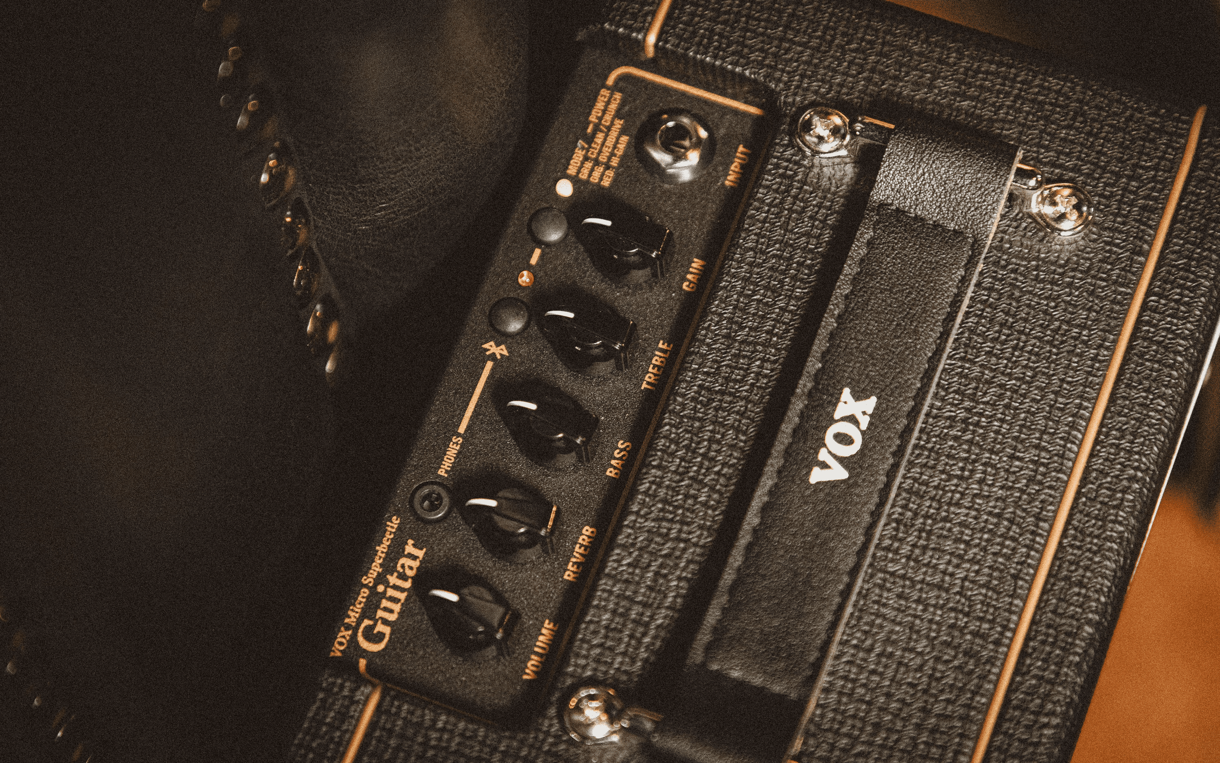 Controls of the VOX Micro Superbeetle Guitar Amp