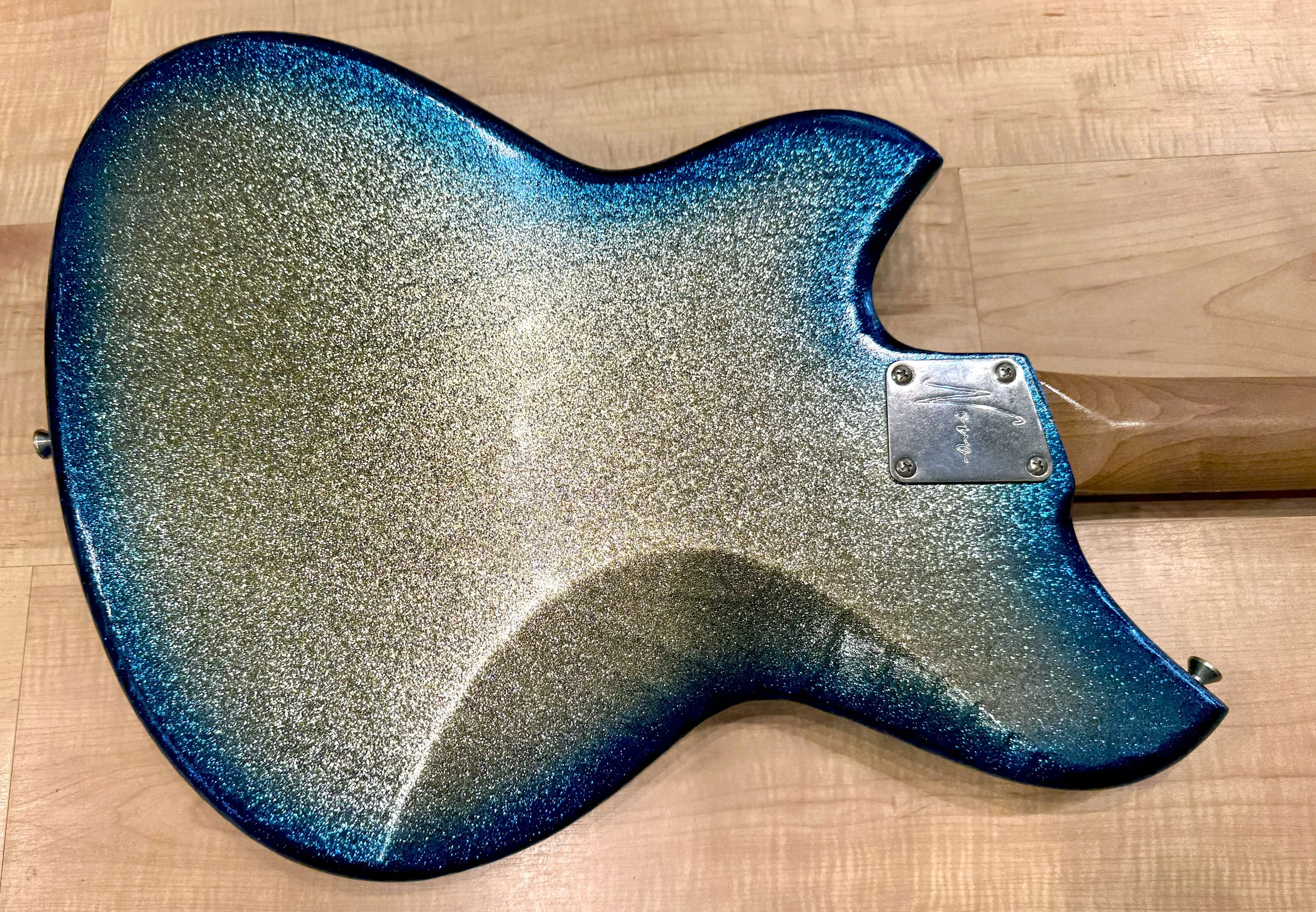 Novo_Custom_Series_Sirus_J_Surfburst_Sparkle_Electric_Guitar_New_In_Stock_With_Case_7756.jpg