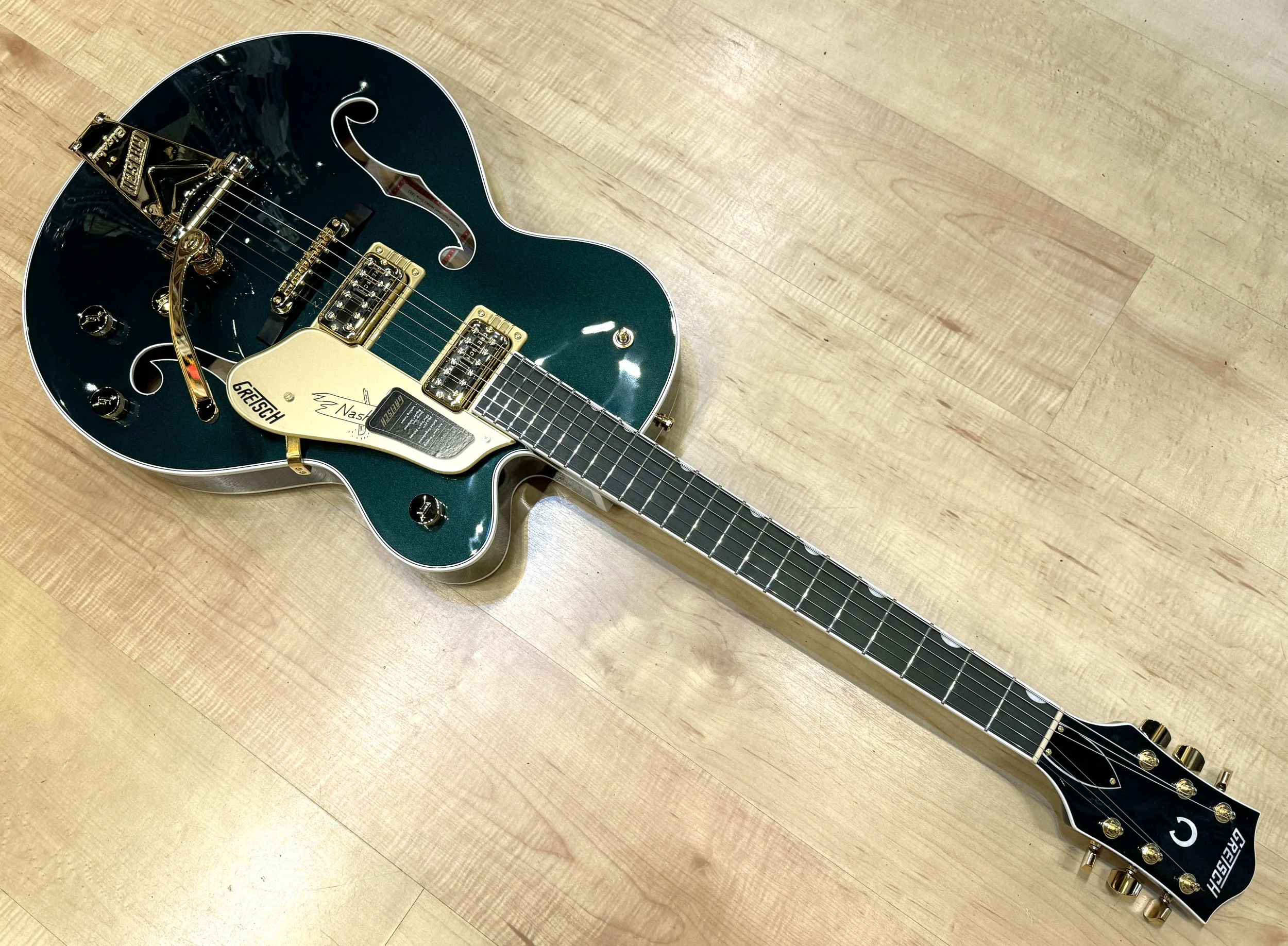 Neck of the Gretsch 6120 Nashville Hollow Body with String-Thru Bigsby and Gold Hardware In Cadillac Green