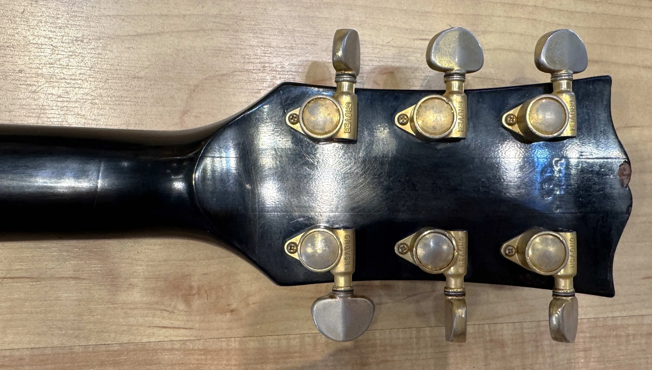 Tuners of the Vintage 1971 Gibson Les Paul Custom Black Beauty ‘Fretless Wonder’
