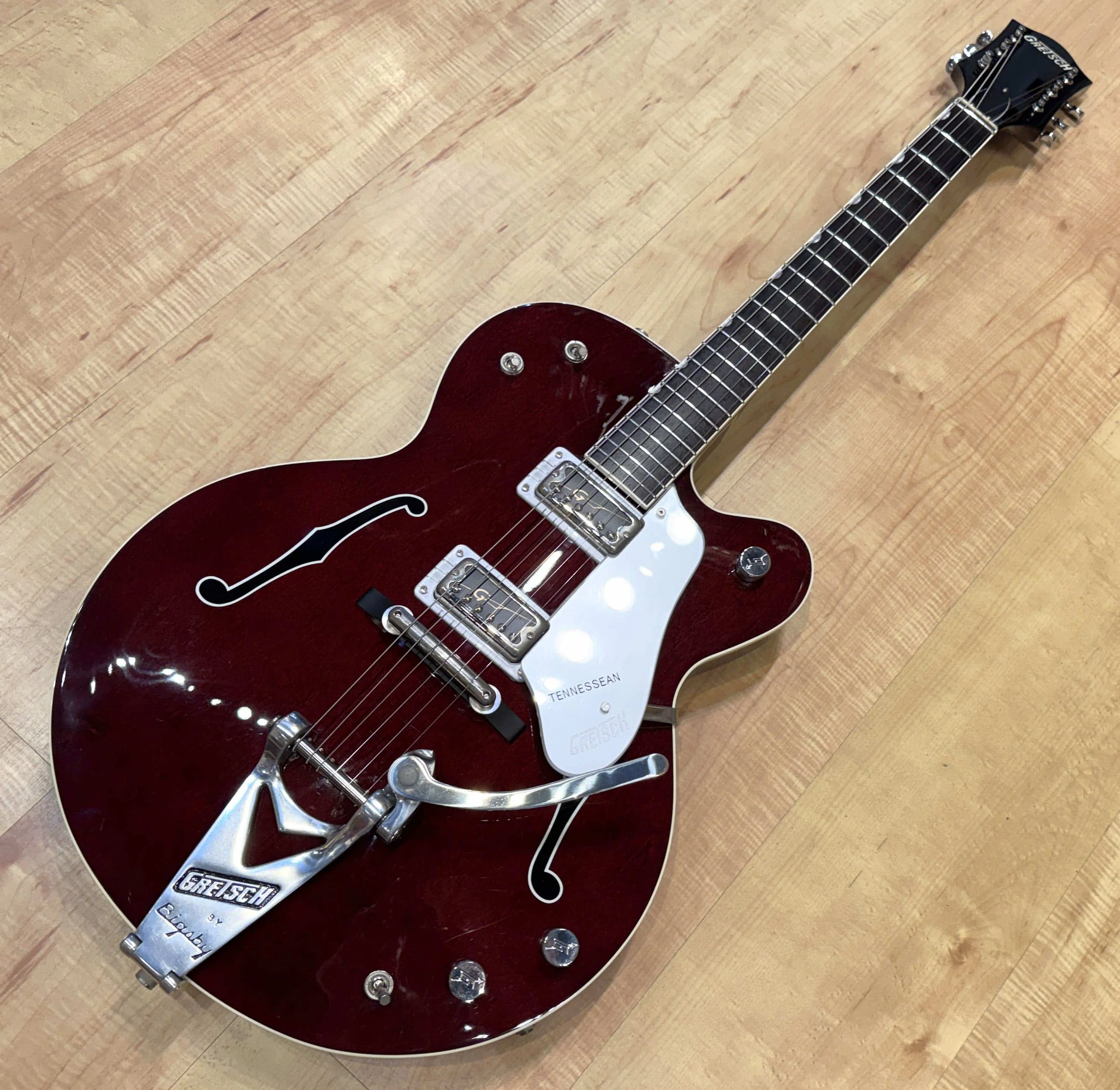 side of the Gretsch 6119-62HT Tennessean Semi-Hollow Electric Guitar- Used 2001