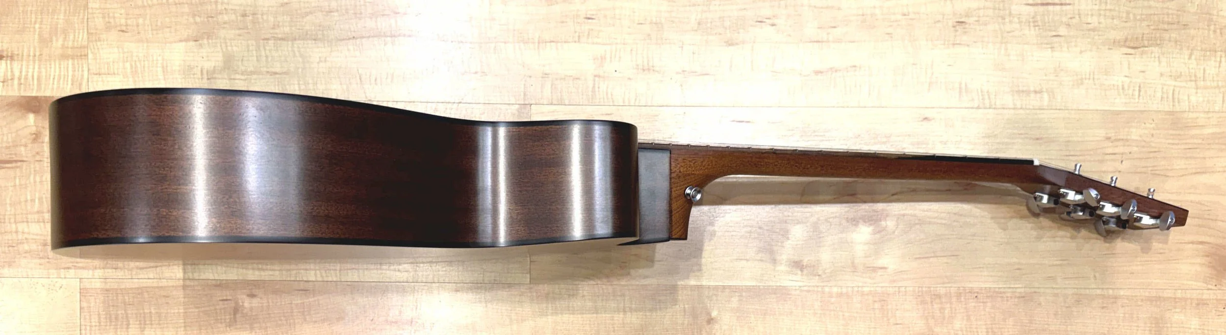 Right side of the the Martin Road Series OMC-10E Modern Burst