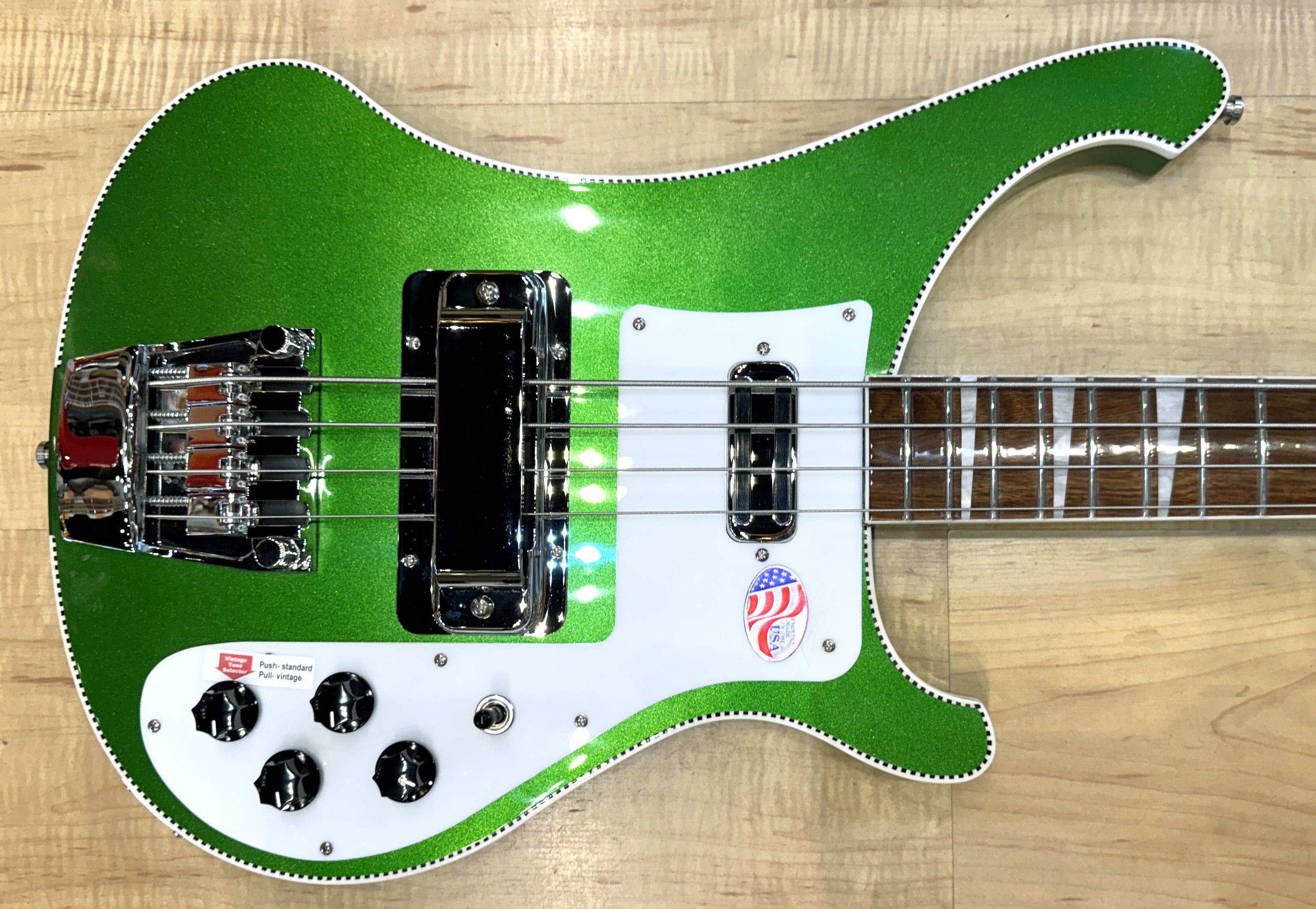 Rickenbacker_4003_CBVP_CAG_2025_Run_Three_Candy_apple_Green_Bass_3930.jpg