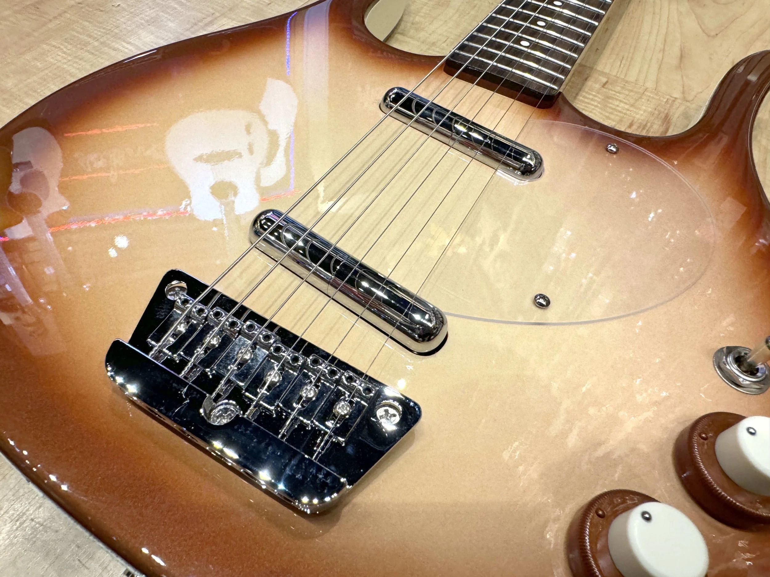 Bridge of the Danelectro Longhorn Guitar in Copper Burst