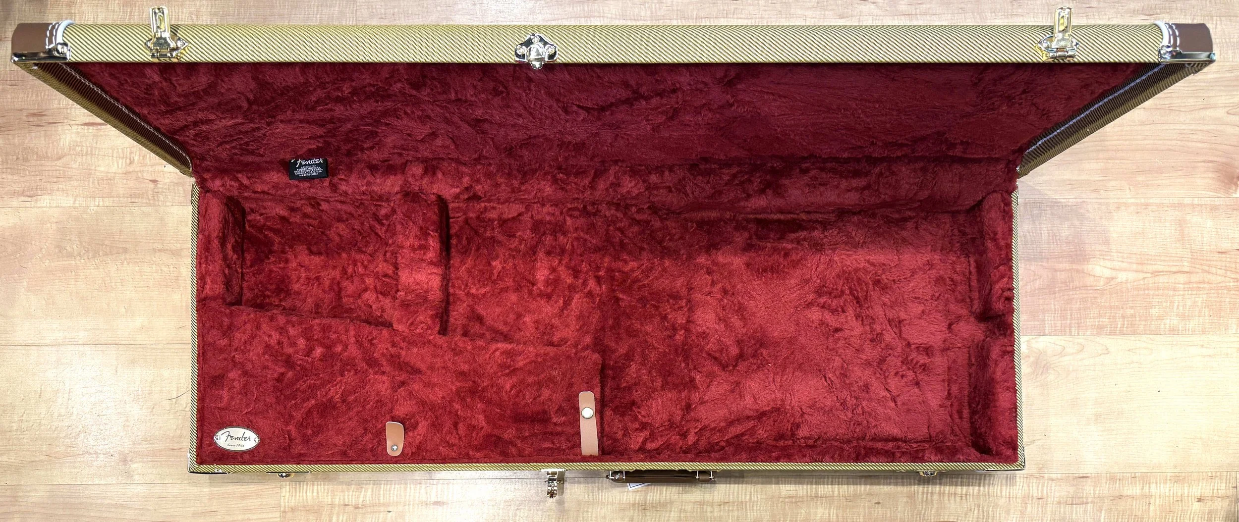 Fender_Limited_Edition_75th_Anniversary_Vintera_Road_Worn_1951_Telecaster_Blackguard_New_With_Case_In_Stock_8452.jpg