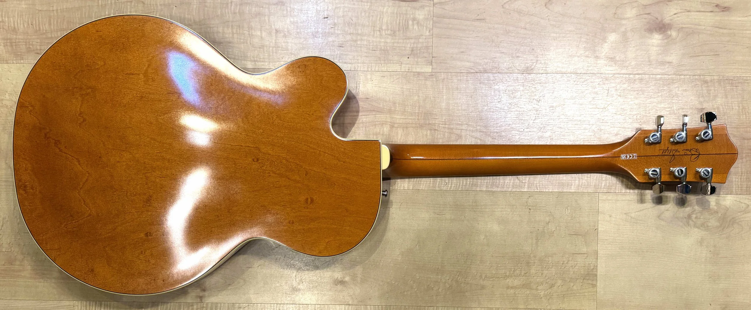 Back of the Gretsch G6120T-BSSMK Brian Setzer Signature Nashville Hollow Body '59 "Smoke" with Bigsby (Smoke Orange)