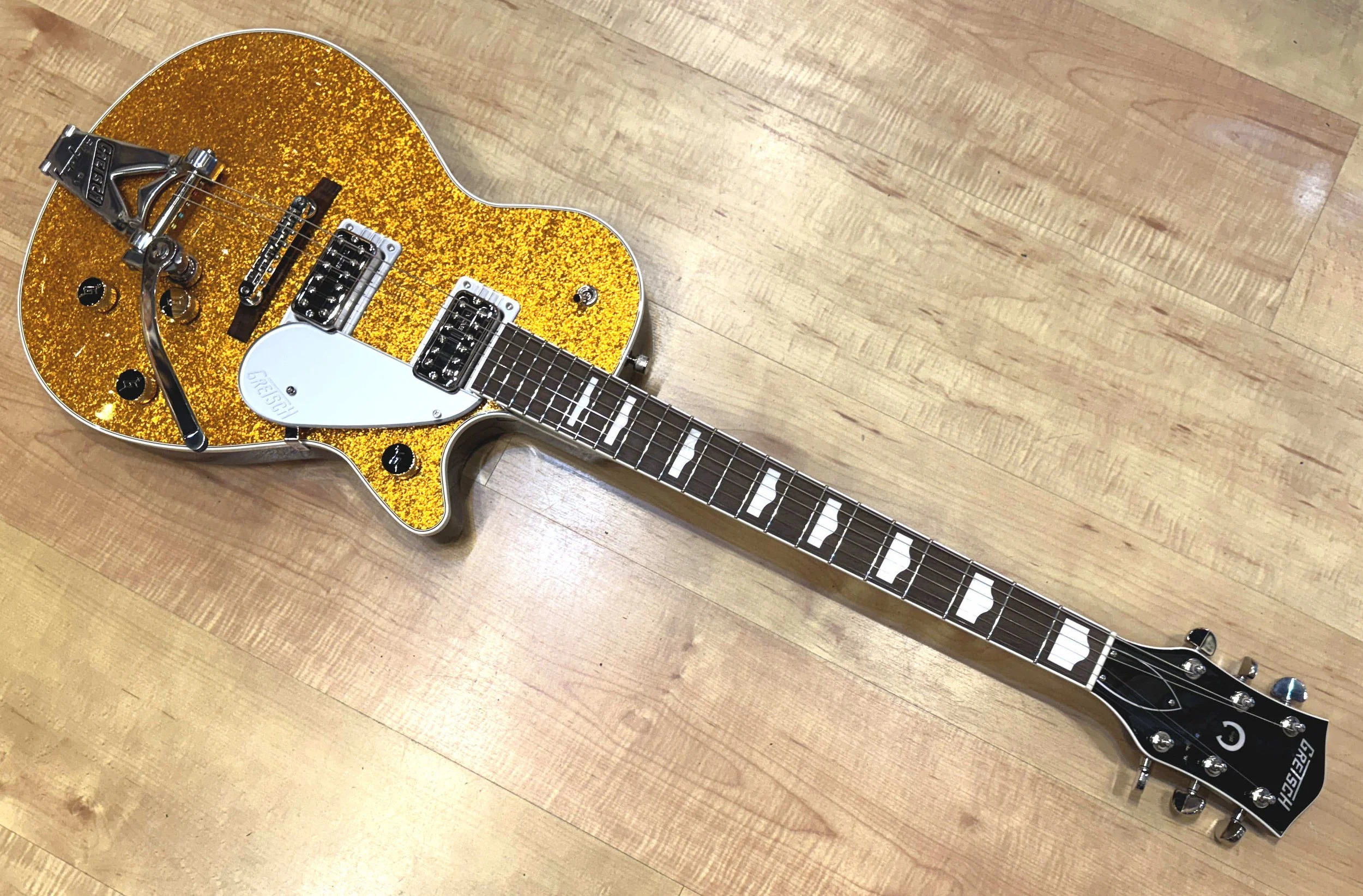 Gretsch_G6129T-89_Vintage_Select_89_Sparkle_Jet_with_Bigsby_Rosewood_Fingerboard_Gold_Sparkle_Electric_Guitar_7001.jpg