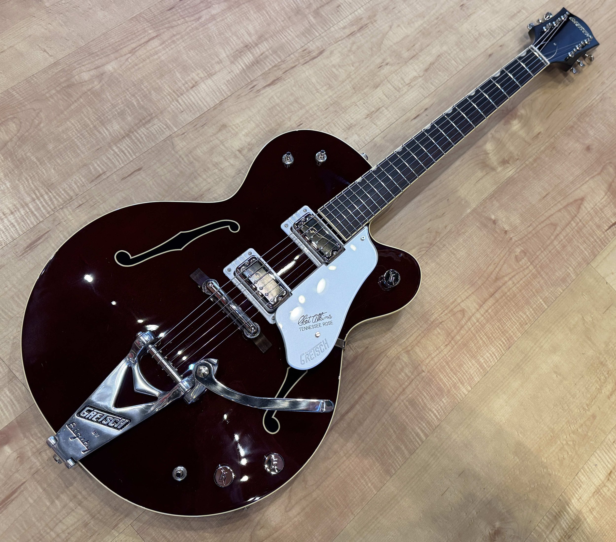 Full view of the Used 2023 Gretsch G6119T-62 Vintage Select Edition ’62 Tennessee Rose Hollow Body Dark Cherry Stain