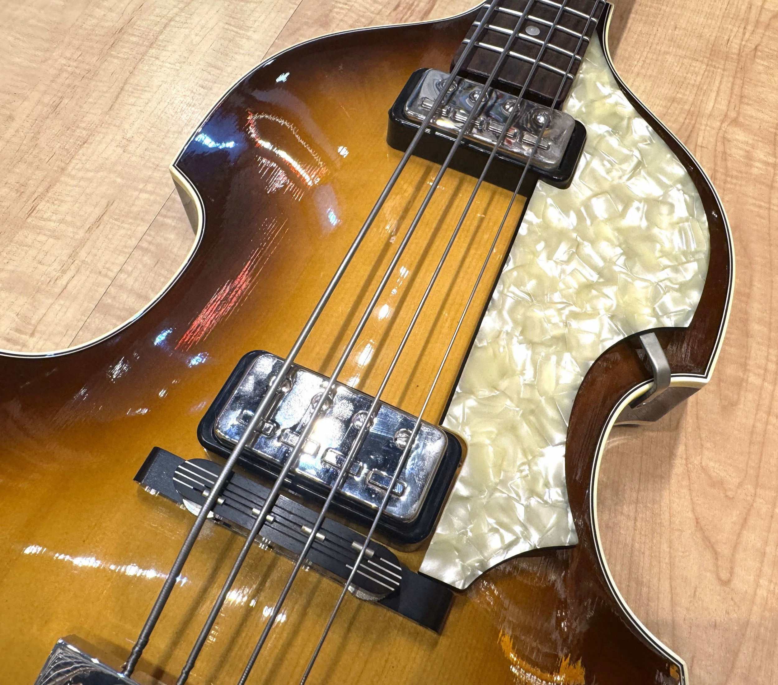 Pickups of the Hofner 500/1 Vintage '63 Beatle Bass - Used 2005