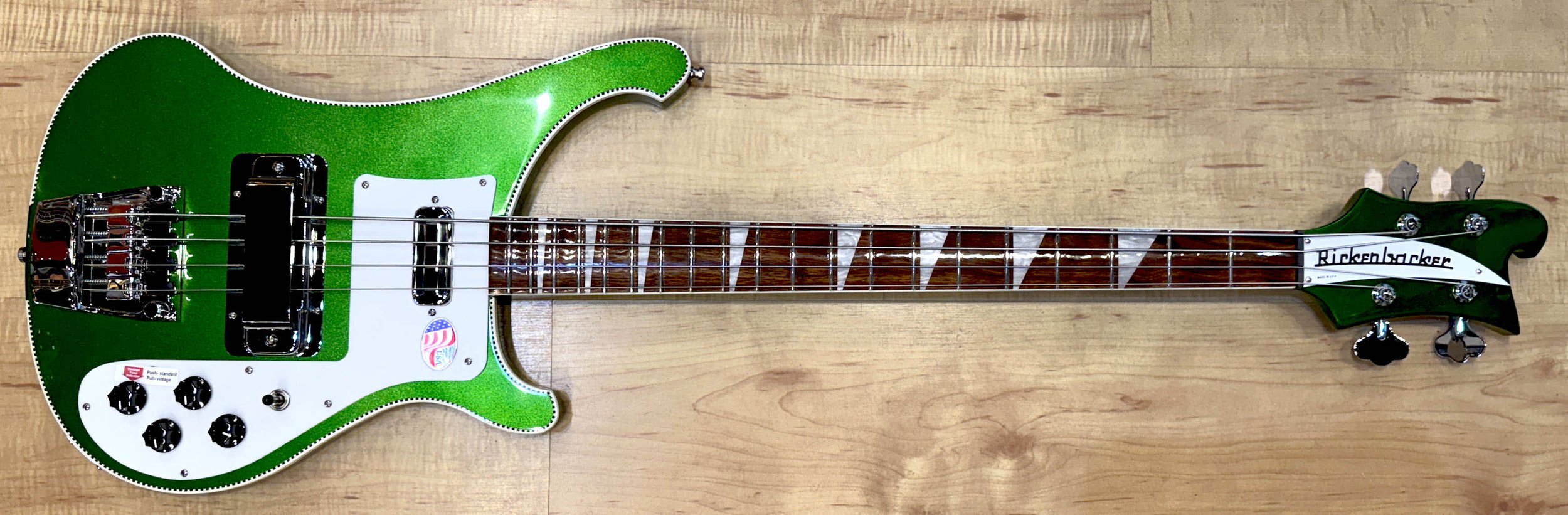 Rickenbacker_4003_CBVP_CAG_2025_Run_Three_Candy_apple_Green_Bass_3926.jpg