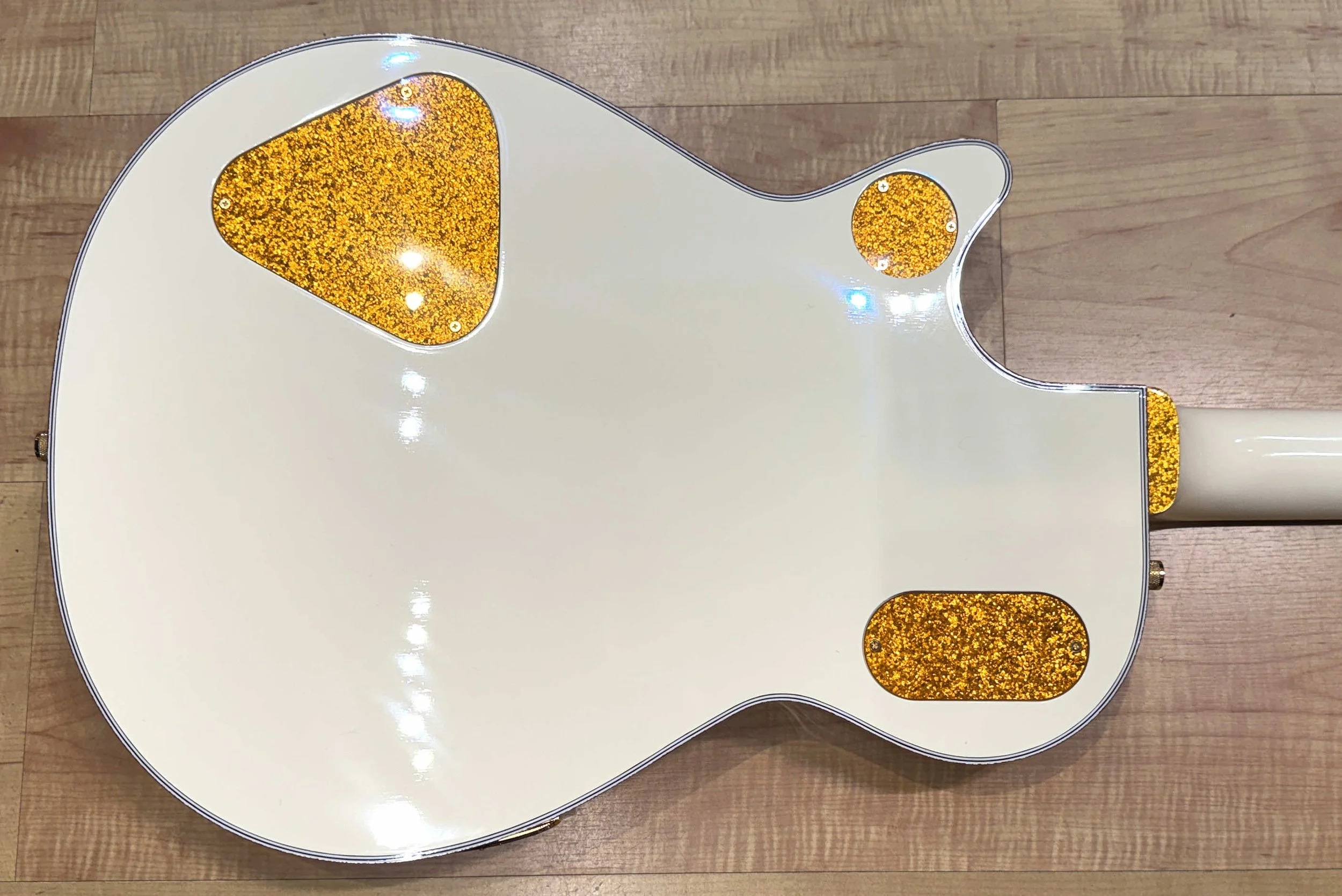 Back of the body of the Gretsch G6134T-58 Vintage Select ’58 Penguin with Bigsby Electric Guitar In Vintage White