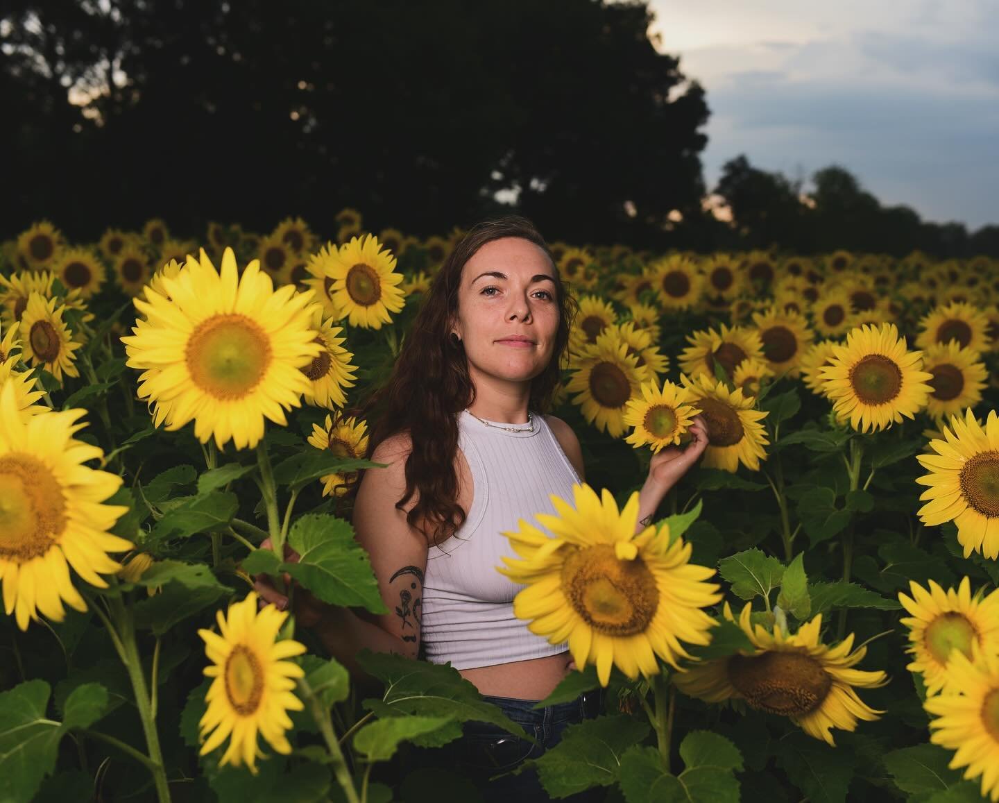 Happy Earth Day! 
Me, some sunflowers, and a few favorite paintings that celebrate the colors and critters on this beautiful green globe 🌱🌻

📸 of me credit: the fabulous @dannydouglasphotography
